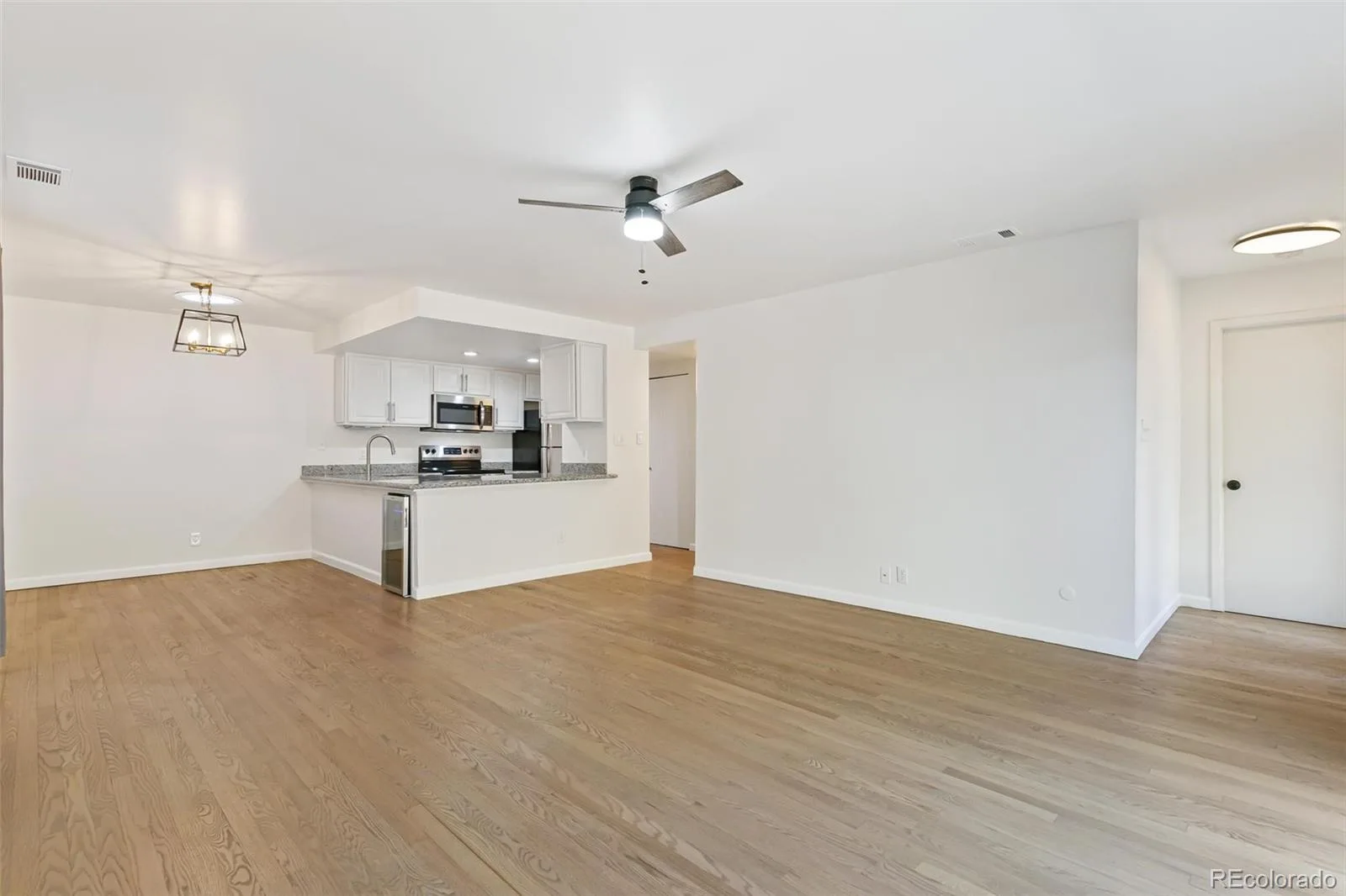 5902 S Willow Way Englewood CO 80111 | MLS #REC4155673 08132026203910 1600 2