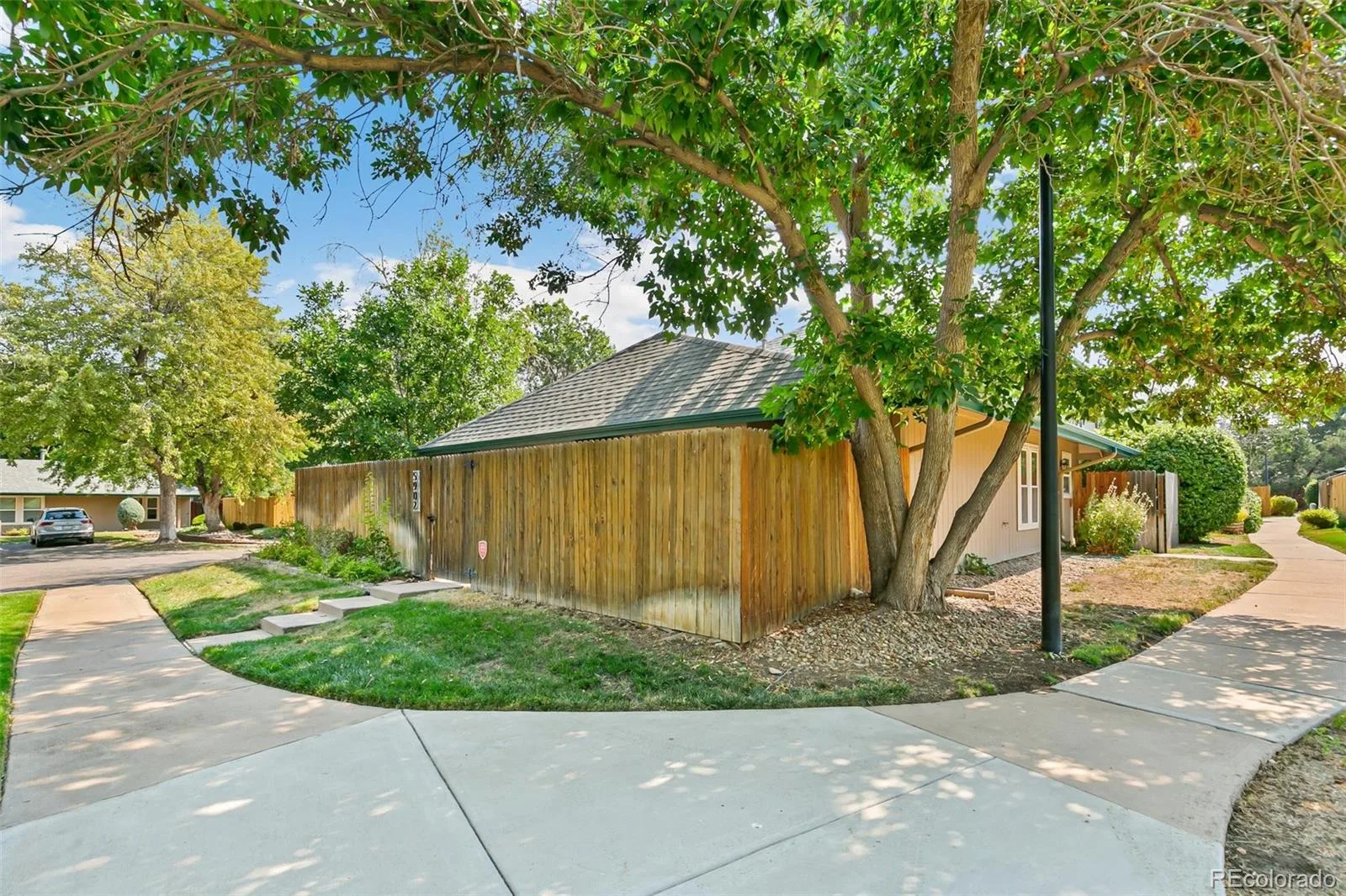 5902 S Willow Way Englewood CO 80111 | MLS #REC4155673 08132026203910 1600 21