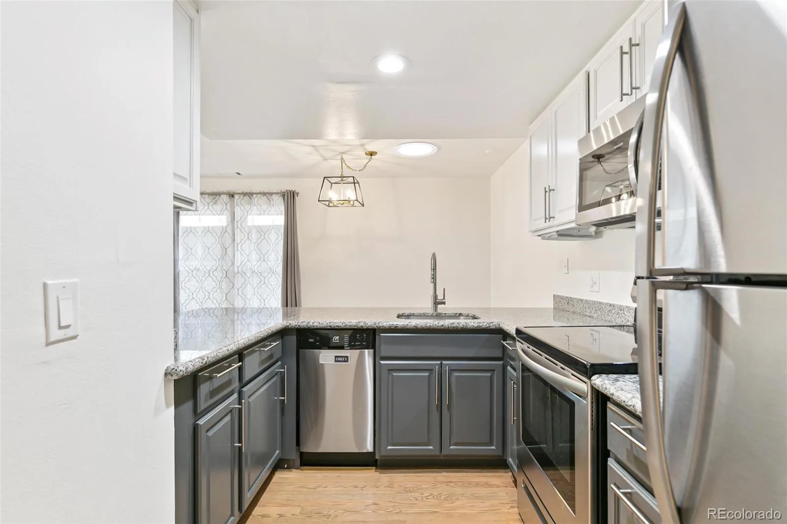 5902 S Willow Way Englewood CO 80111 | MLS #REC4155673 08132026203910 1600 7
