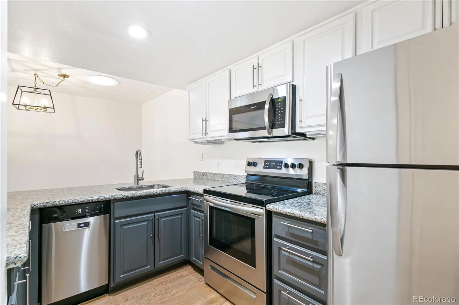 5902 S Willow Way Englewood CO 80111 | MLS #REC4155673 08132026203910 1600 8