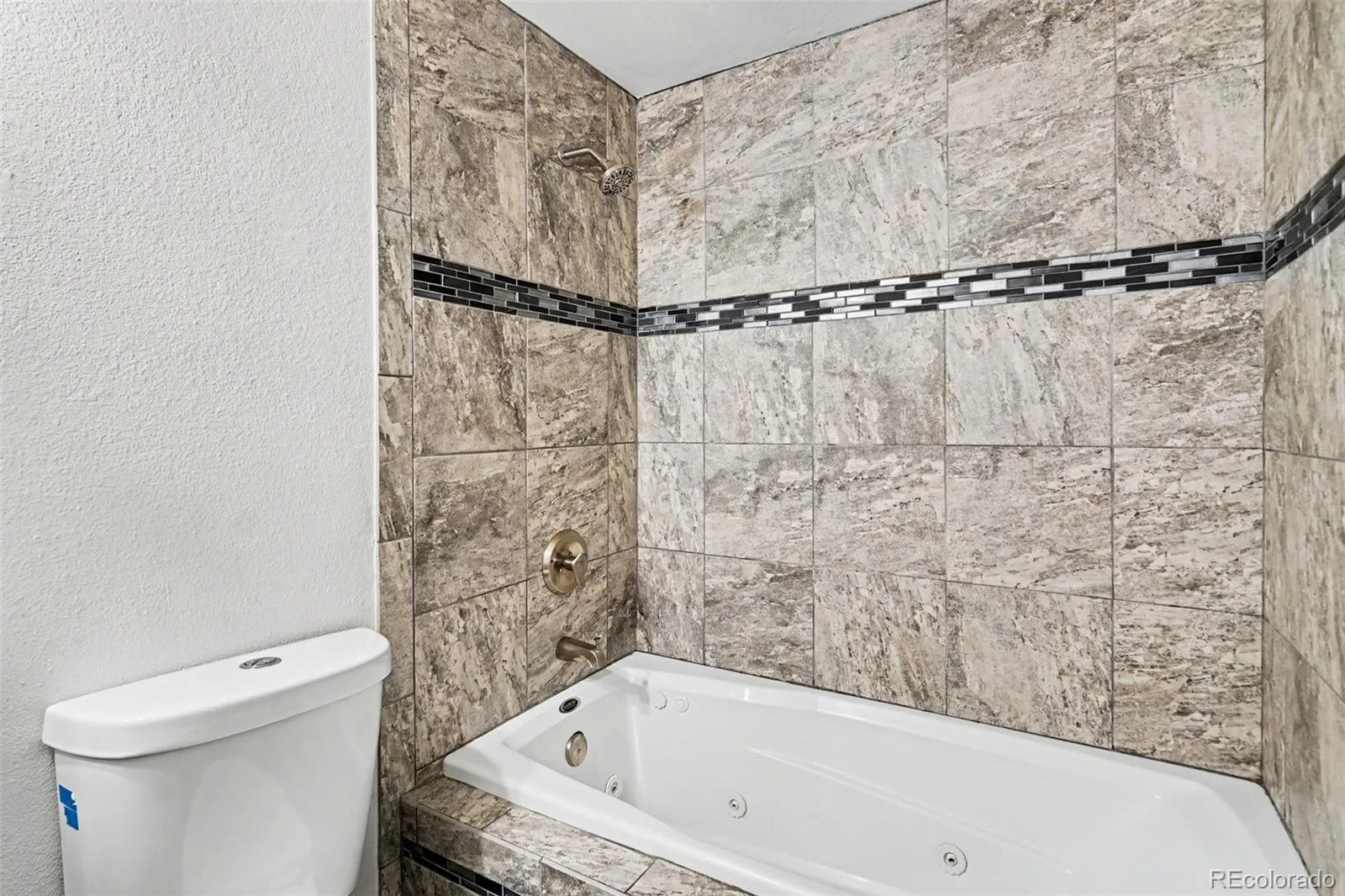 3558 S Depew Street #101 Denver CO 80235 MLS #REC4158085 06112026174820 1600 15