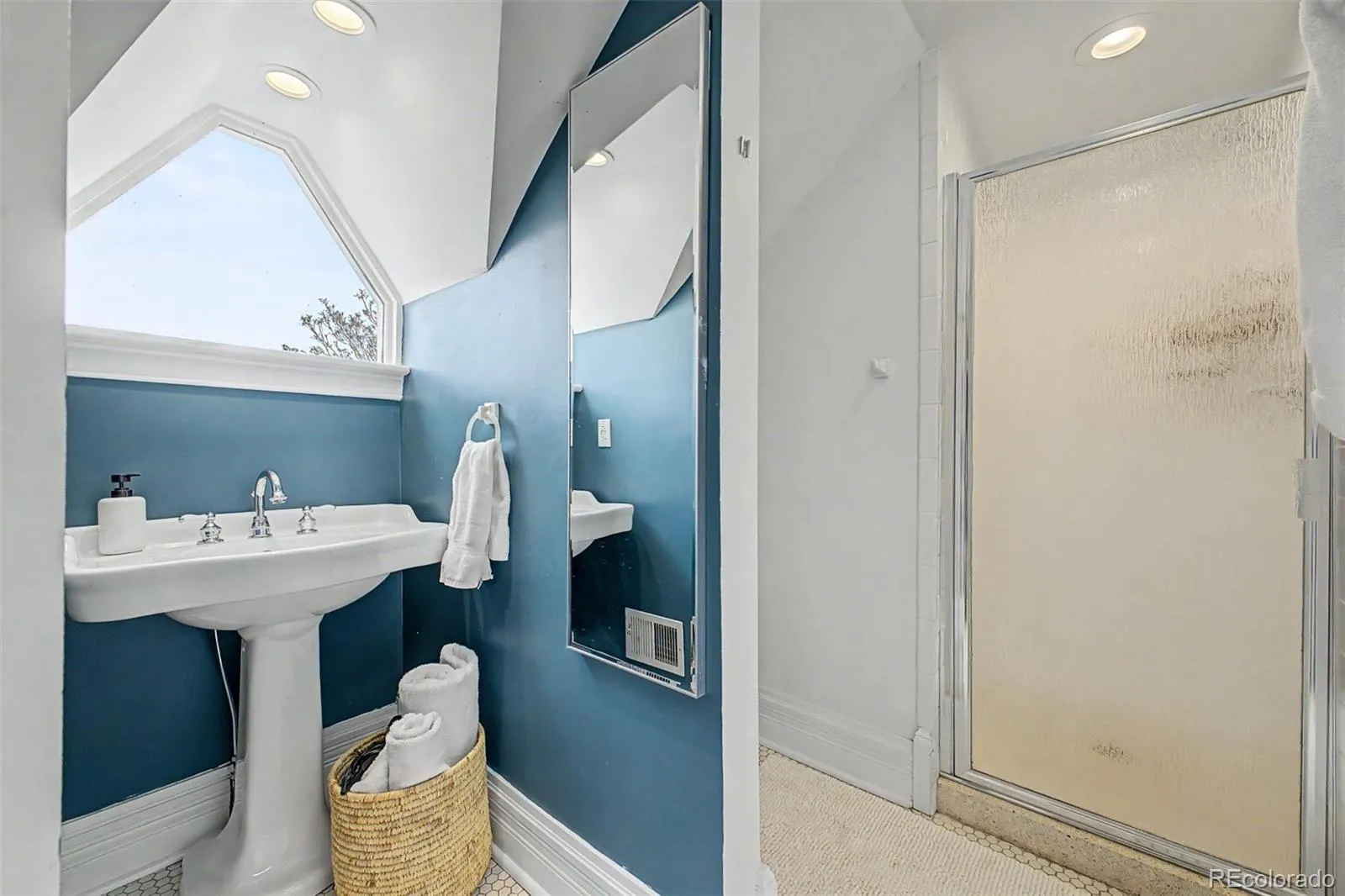 2504 Glenarm Place Denver CO 80205 MLS #REC4158188 05212026184120 1600 28
