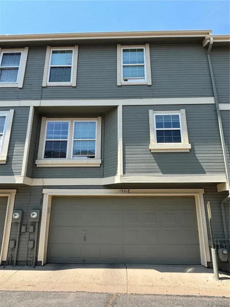 1921 S Hannibal Court #E Aurora CO 80013 | MLS #REC4164442 08222026143505 800 17