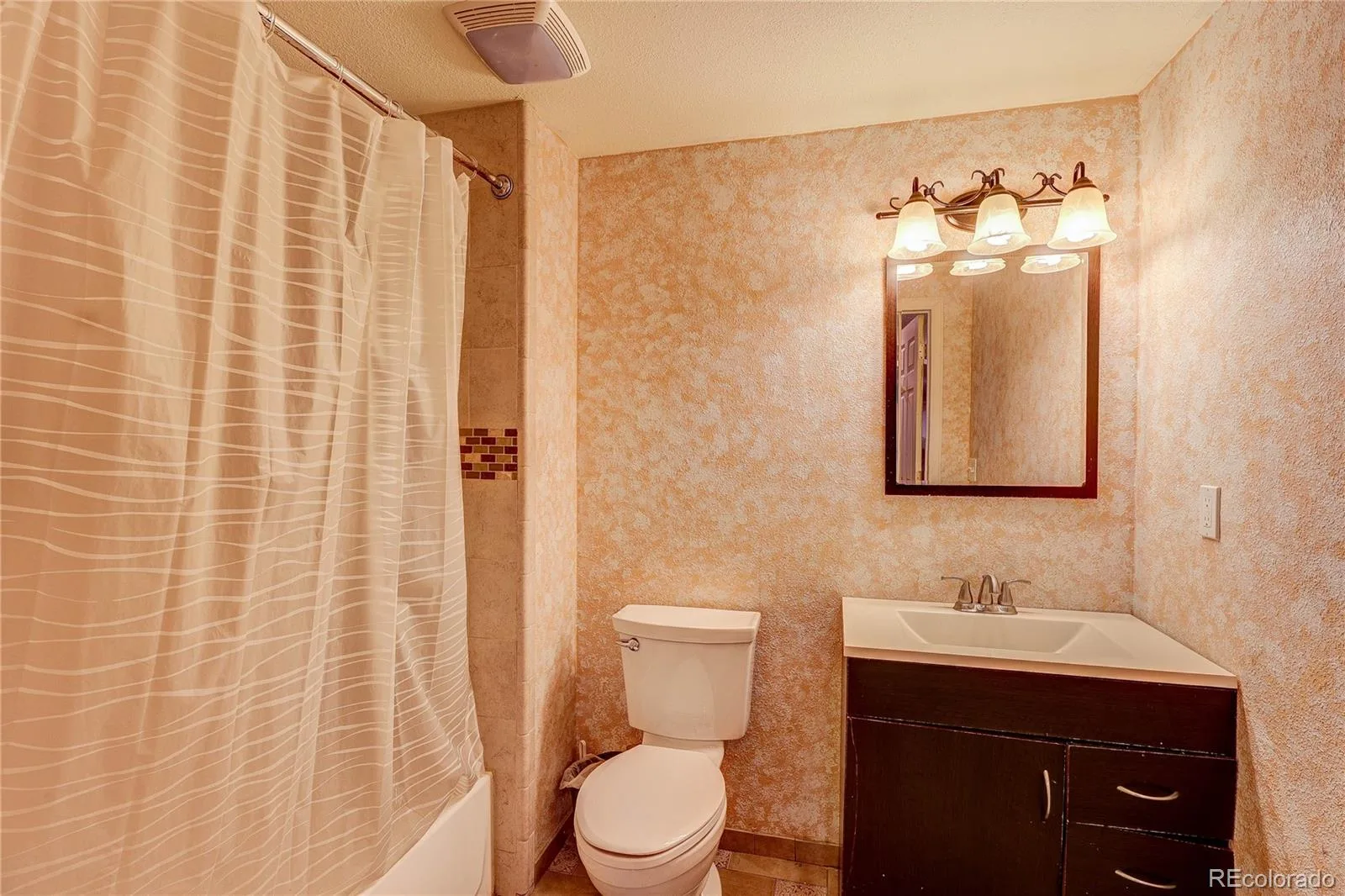 5647 S Quatar Court Centennial CO 80015 | MLS #REC4165679 07092026180344 1600 27