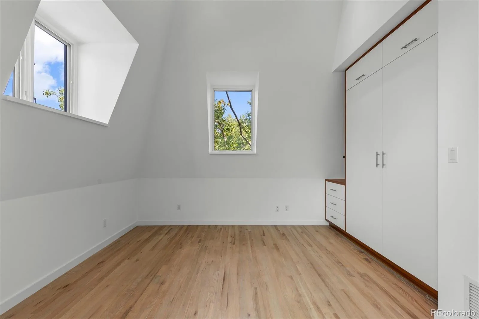 275 Vine Street Denver CO 80206 | MLS #REC4169305 10032026142434 1600 27