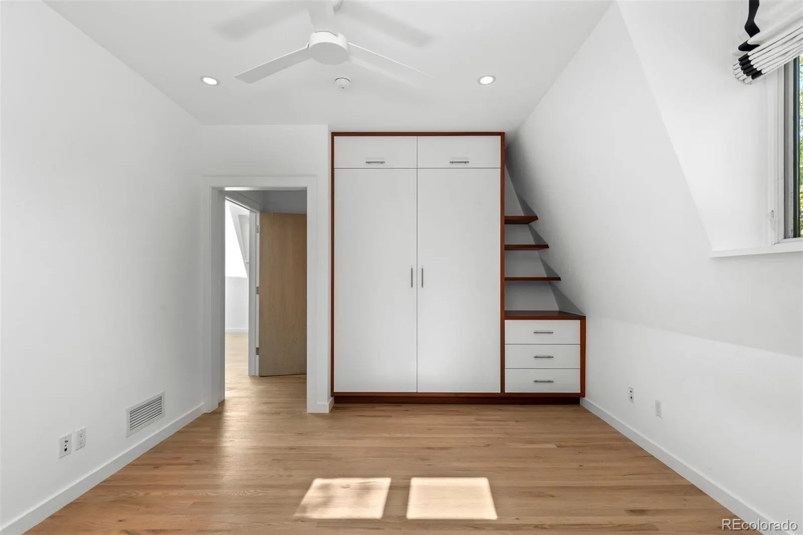275 Vine Street Denver CO 80206 | MLS #REC4169305 10032026142434 1600 29