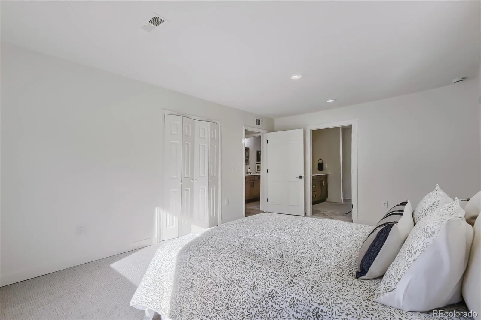 1174 Quentin Street Aurora CO 80011 | MLS #REC4169792 09242026000507 1600 14