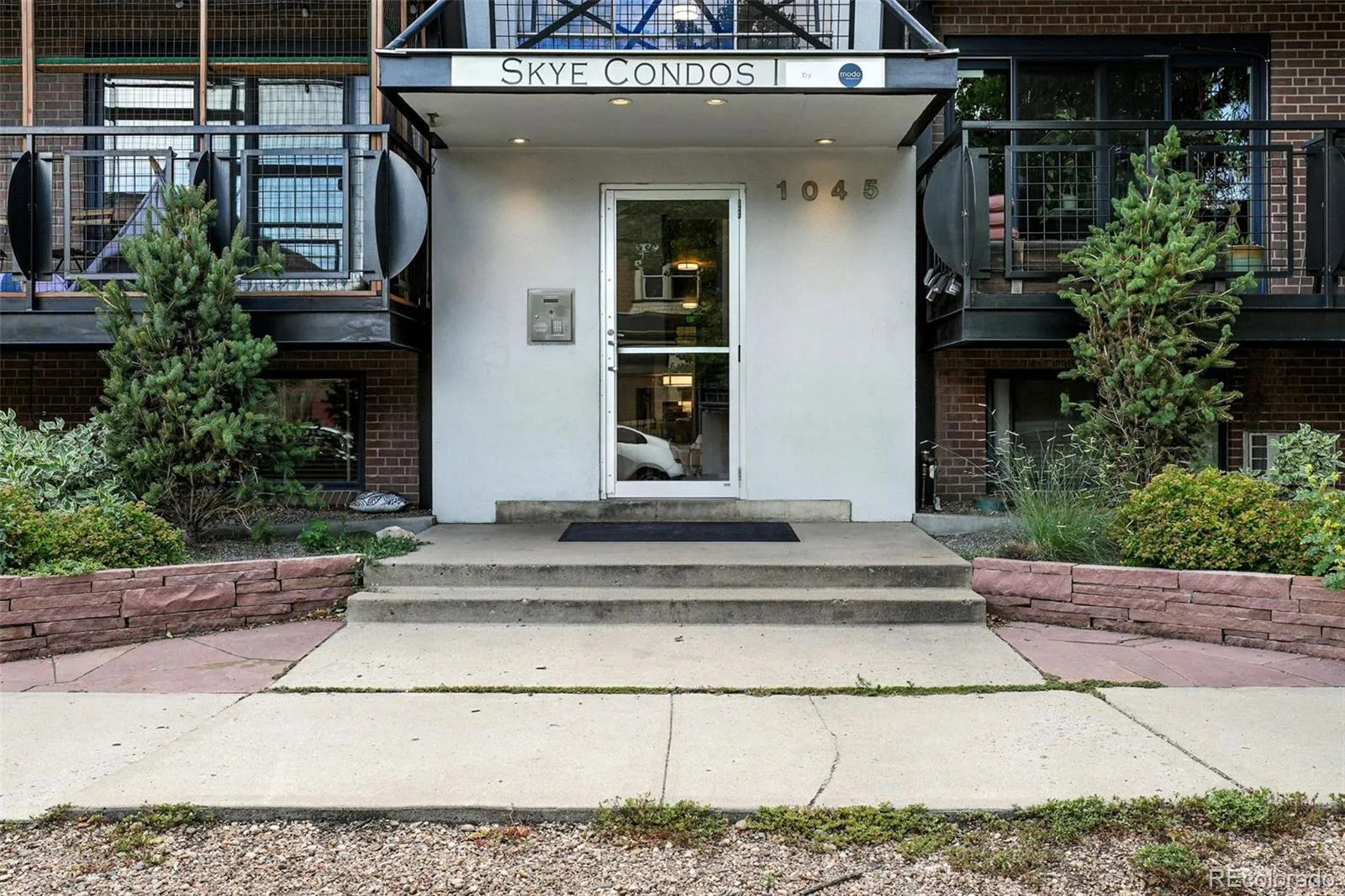 1045 N Clarkson Street #102 Denver CO 80218 MLS #REC4170068 05152026195337 1600 26