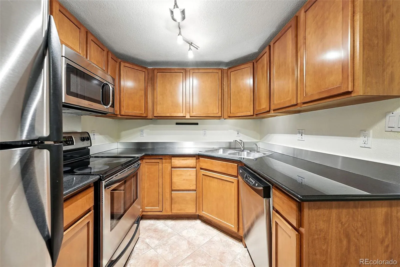 1045 N Clarkson Street #102 Denver CO 80218 MLS #REC4170068 05152026195337 1600 4