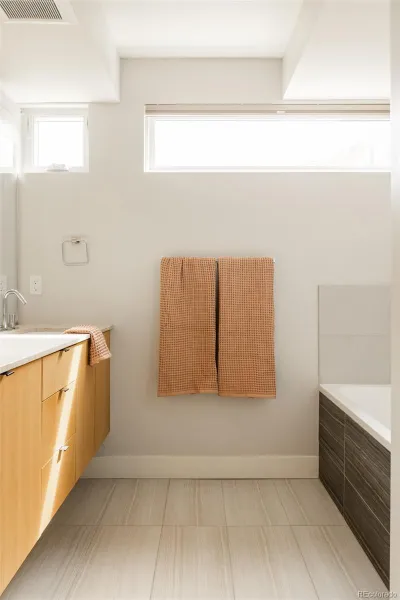 04172026213712 800 24