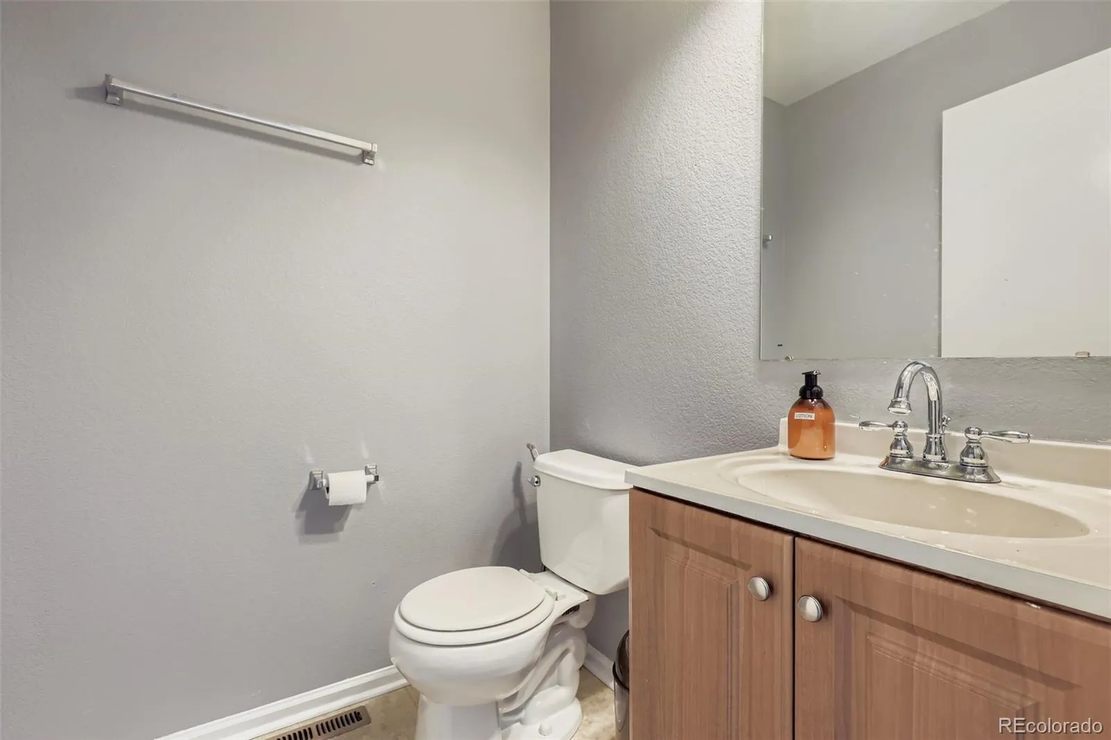 5528 Lewiston Court Denver CO 80239 MLS #REC4182257 05052026040245 1600 14