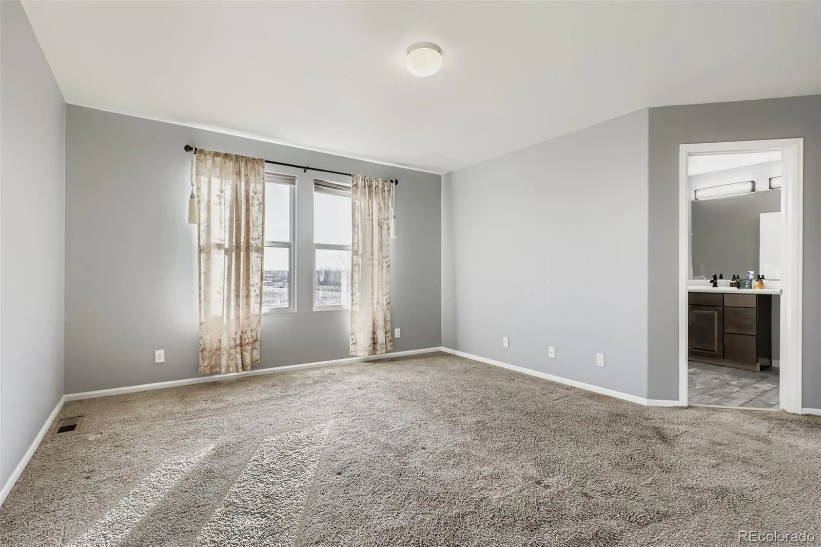5528 Lewiston Court Denver CO 80239 MLS #REC4182257 05052026040245 1600 15