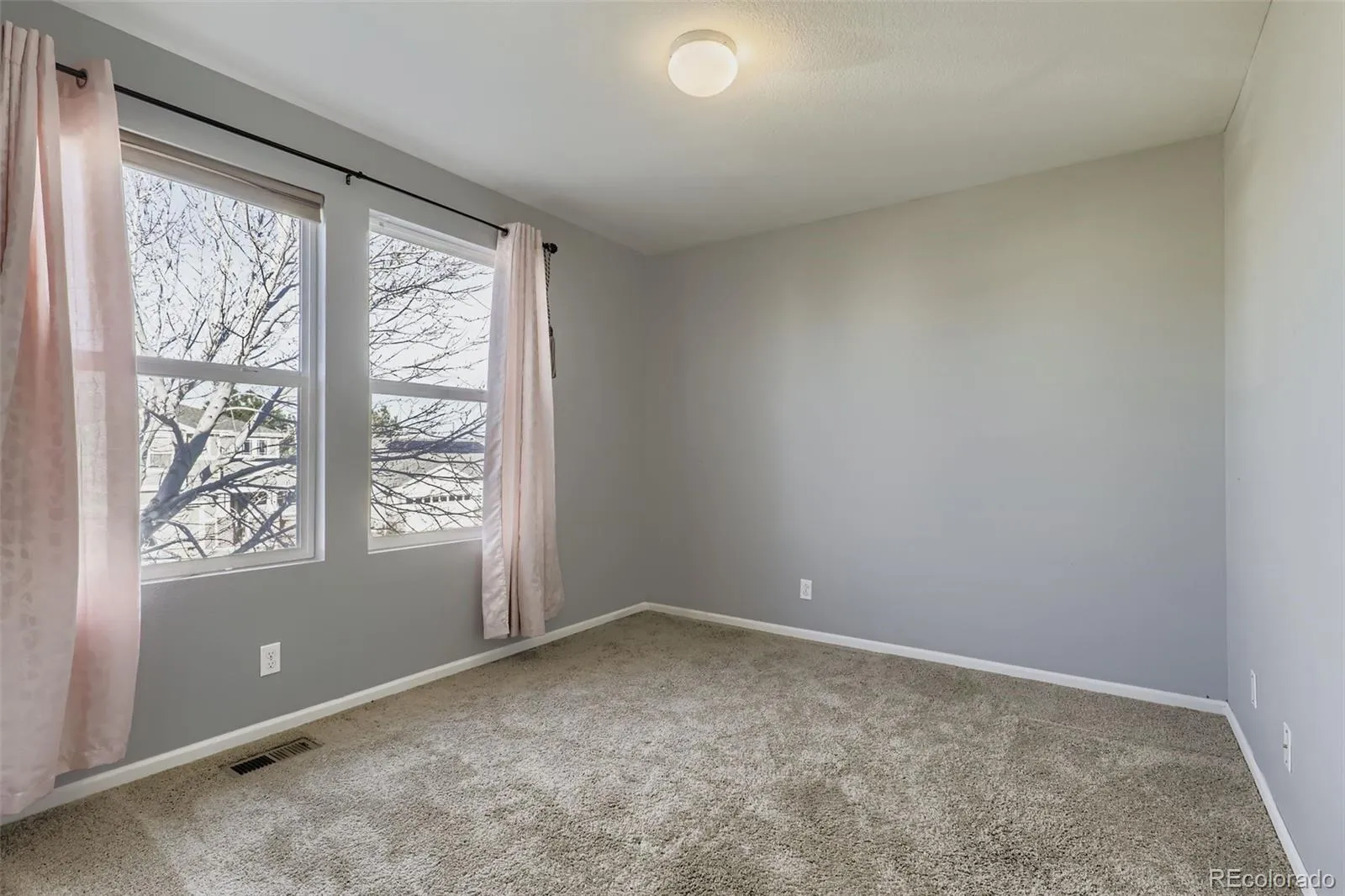 5528 Lewiston Court Denver CO 80239 MLS #REC4182257 05052026040245 1600 21