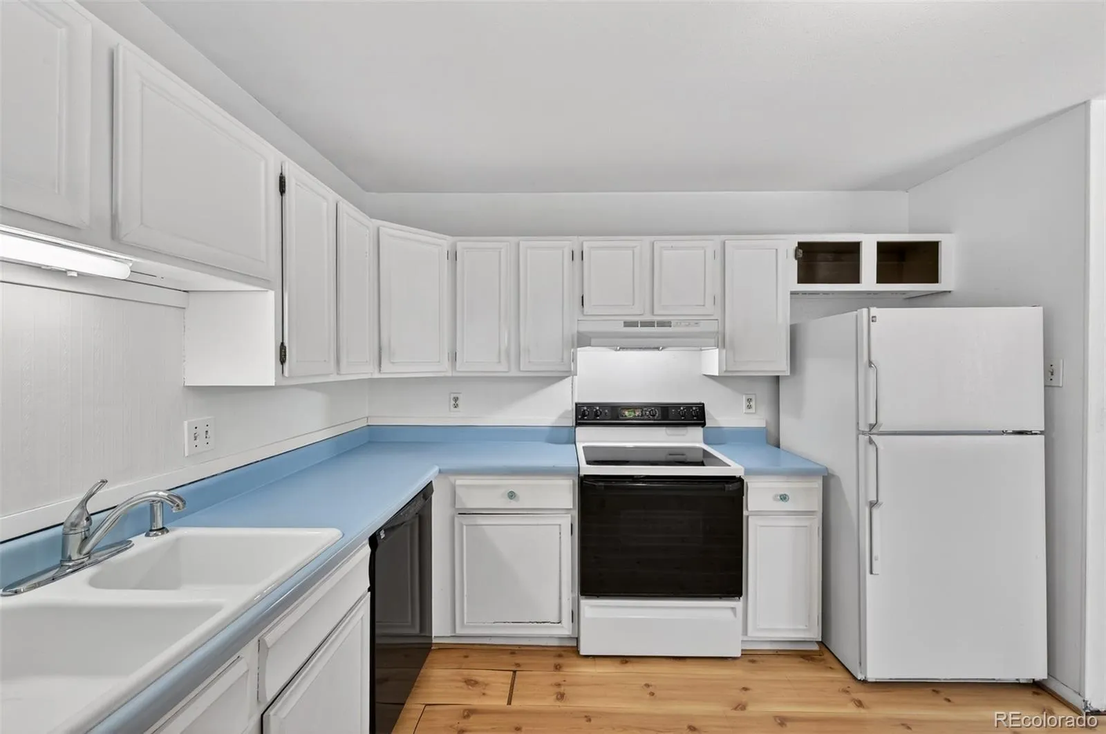 2189 S Coors Circle Lakewood CO 80228 MLS #REC4190730 05212026235516 1600 13