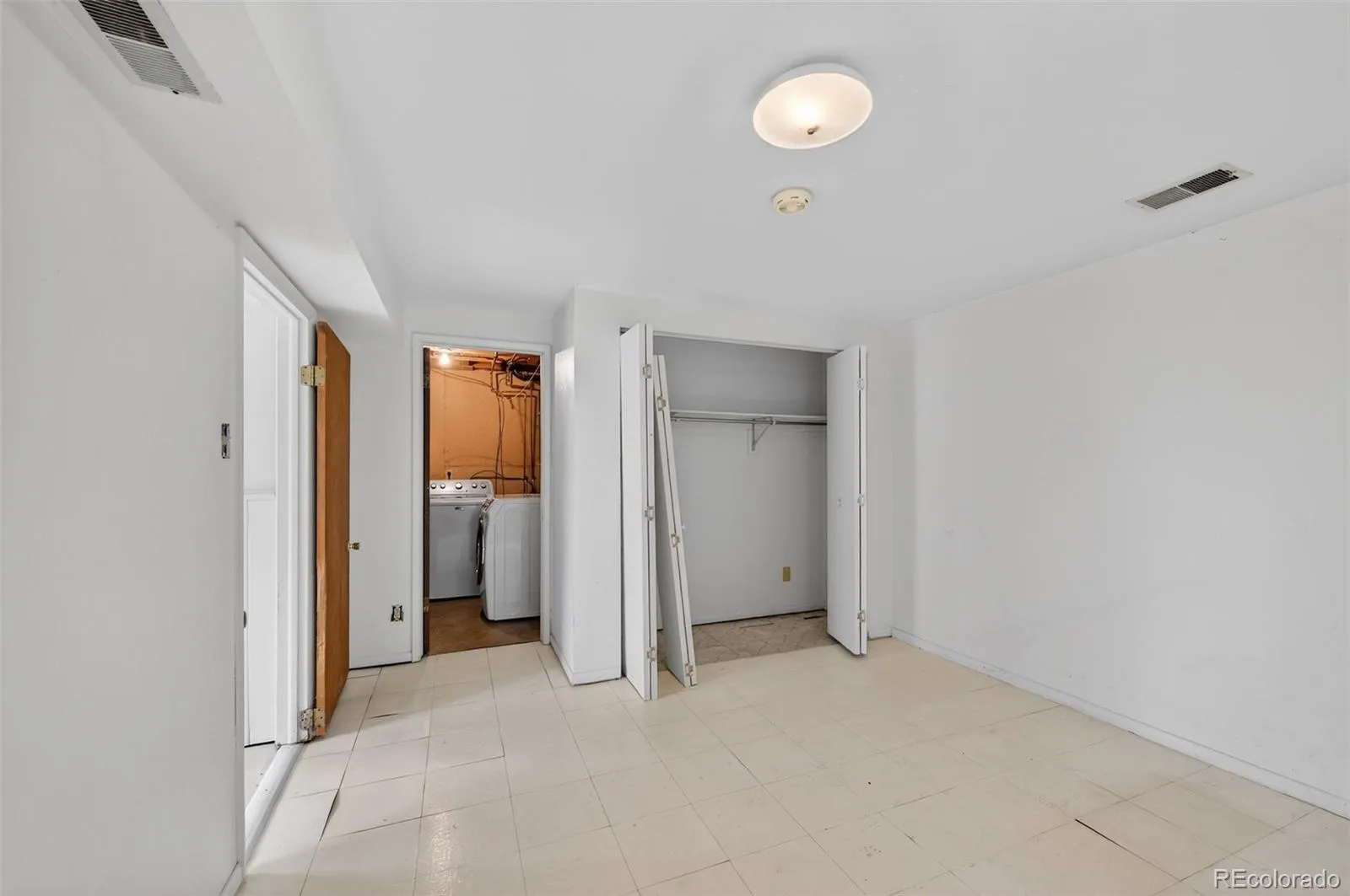 2189 S Coors Circle Lakewood CO 80228 MLS #REC4190730 05212026235516 1600 29