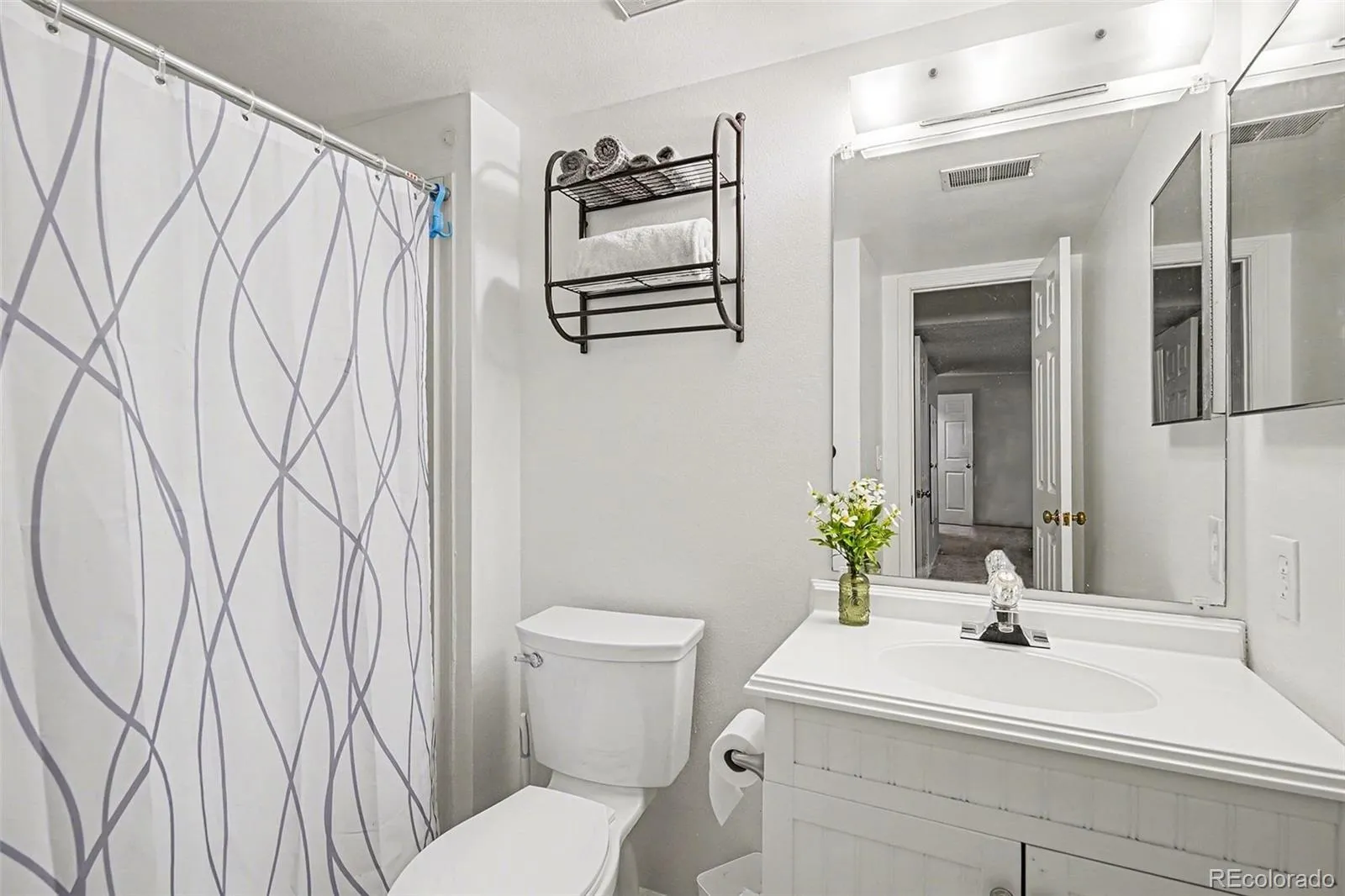 1752 S Trenton S Street #1 Denver CO 80231 MLS #REC4190977 05022026051748 1600 28