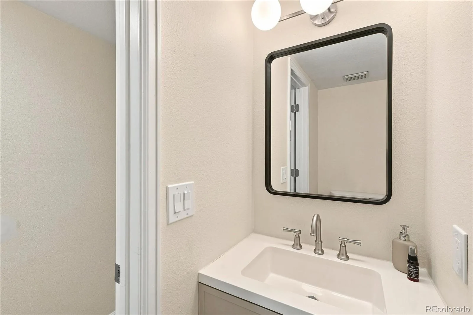 10919 E Maplewood Drive Englewood CO 80111 | MLS #REC4192404 07232026151756 1600 19