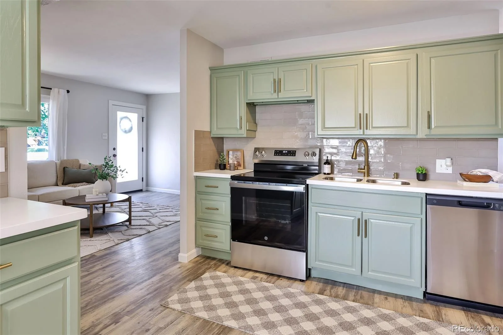 6102 Grape Drive Commerce City CO 80022 | MLS #REC4192988 07092026163913 1600 11