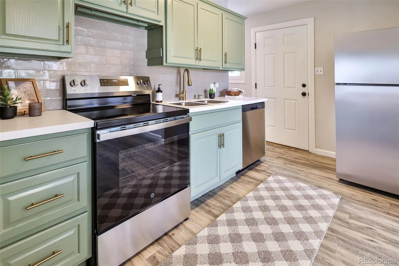 6102 Grape Drive Commerce City CO 80022 | MLS #REC4192988 07092026163913 1600 13
