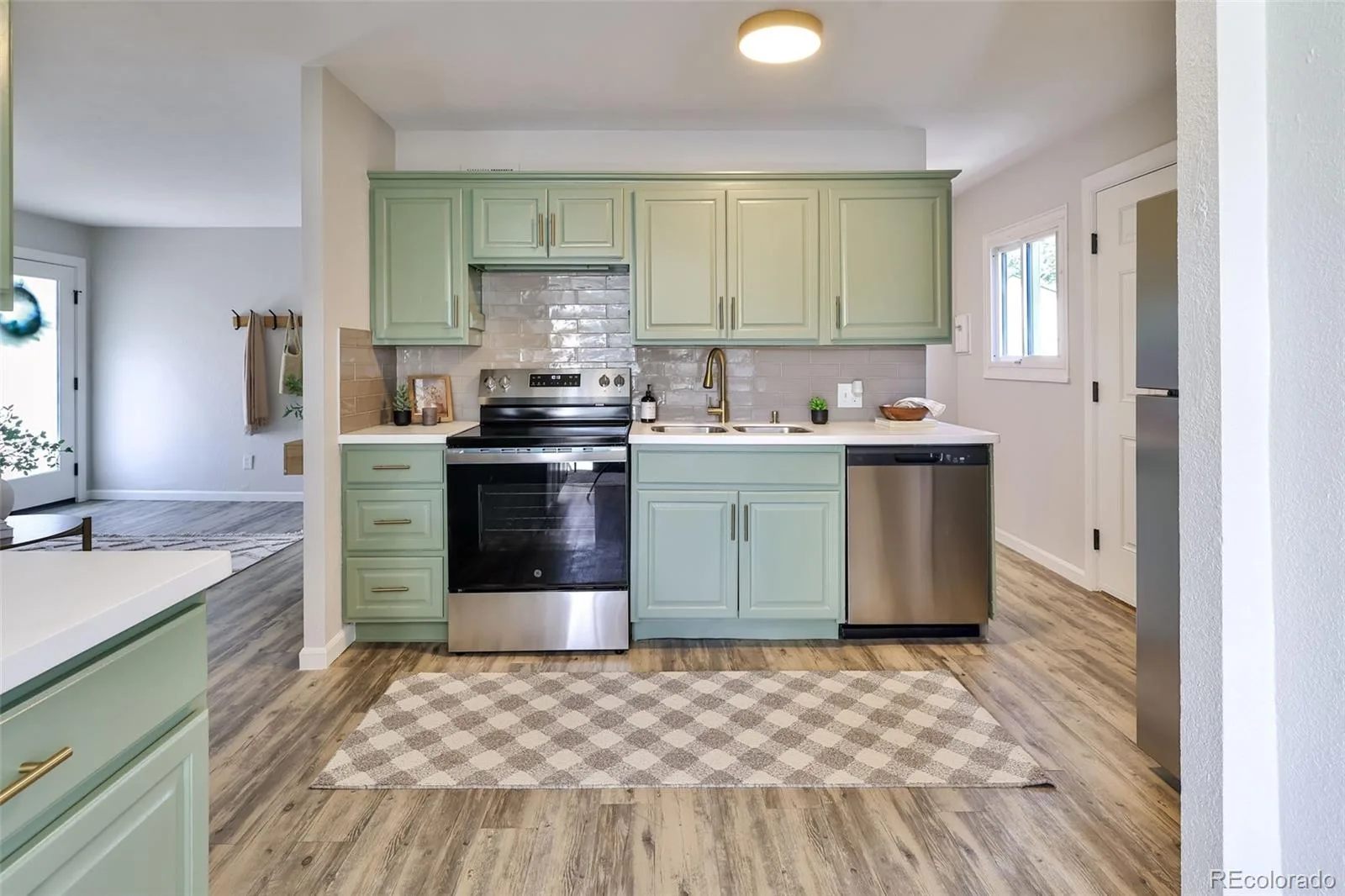 6102 Grape Drive Commerce City CO 80022 | MLS #REC4192988 07092026163913 1600 14