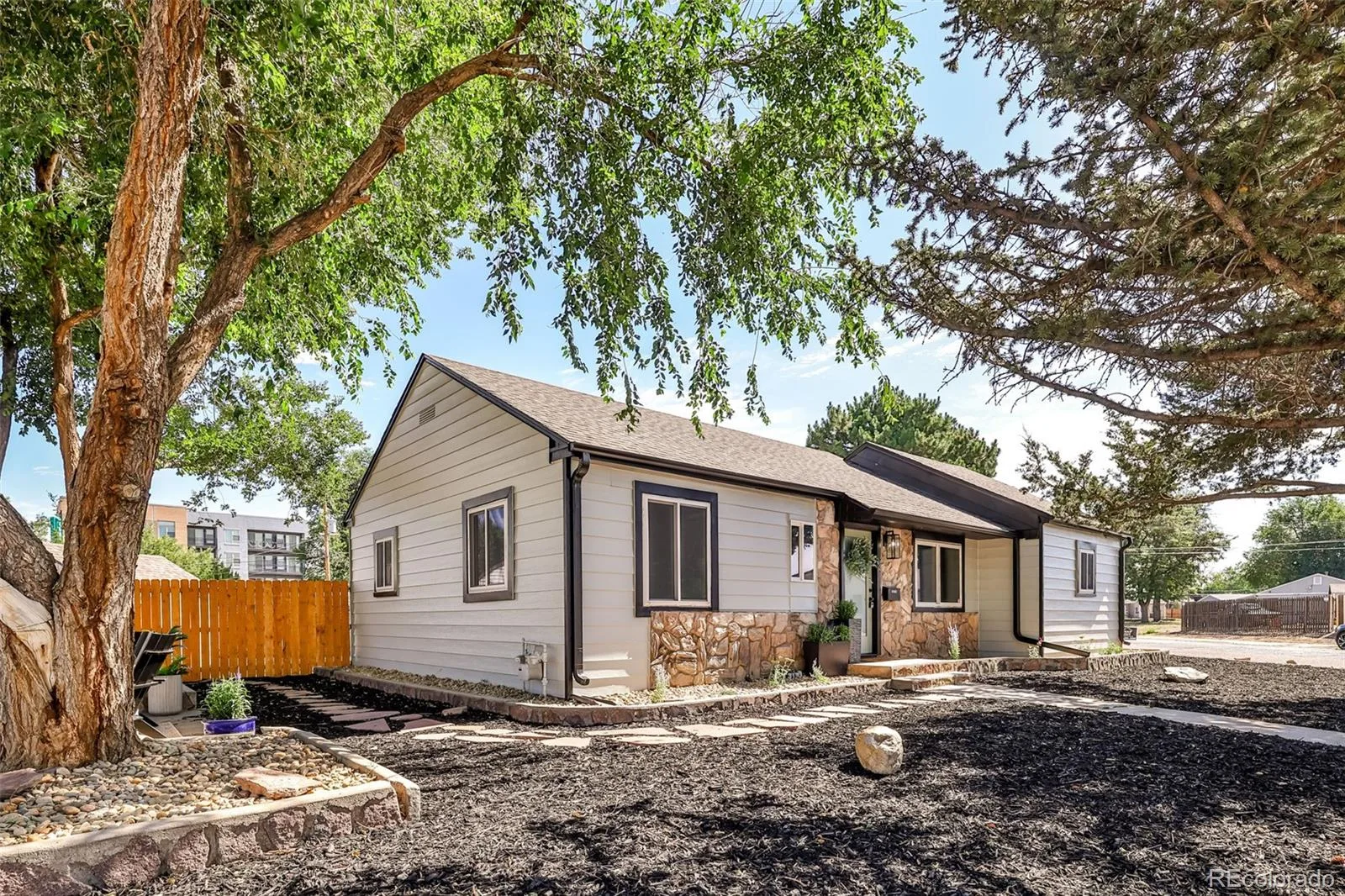 6102 Grape Drive Commerce City CO 80022 | MLS #REC4192988 07092026163913 1600 4