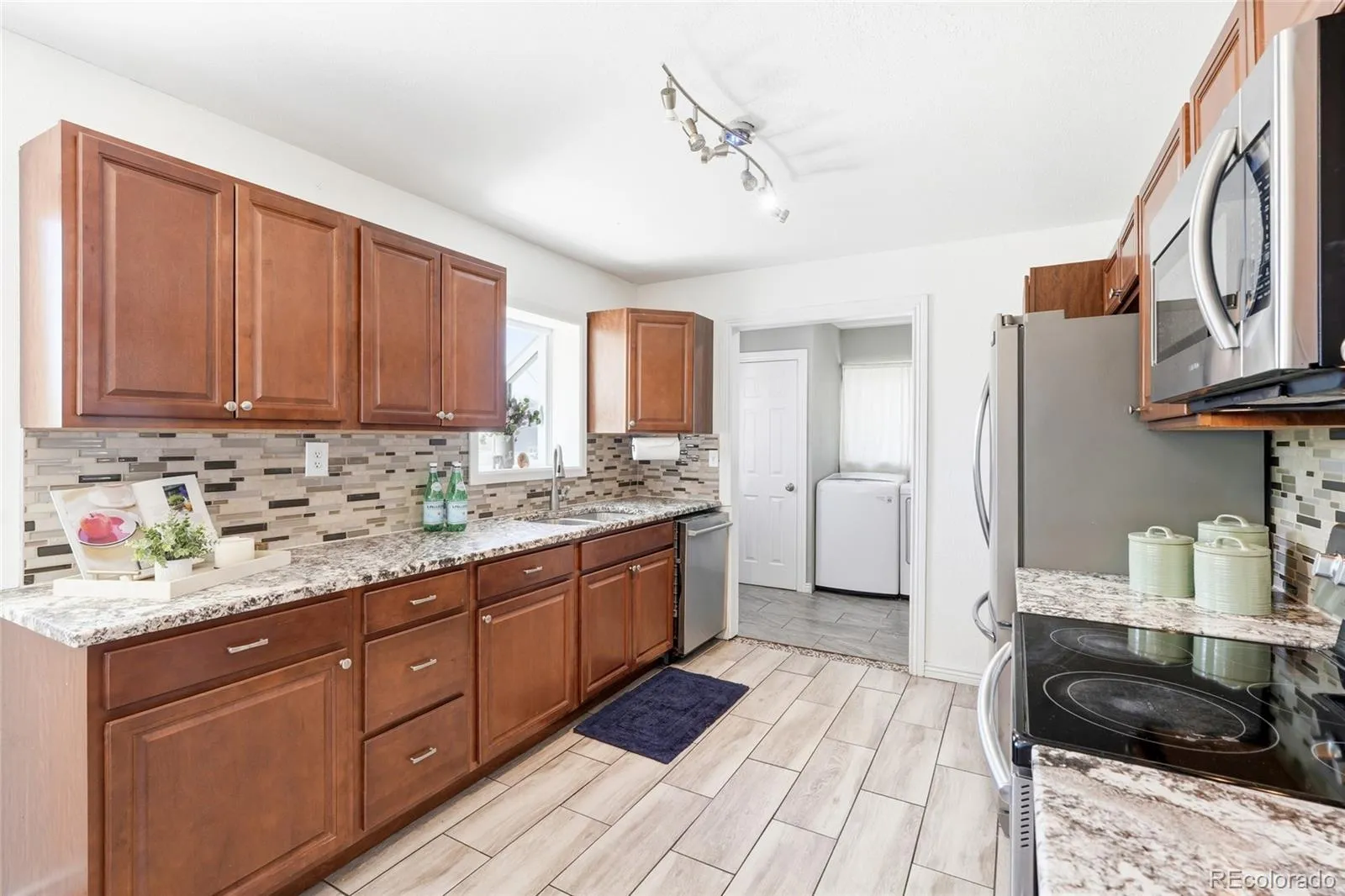 04162026174018 1600 8