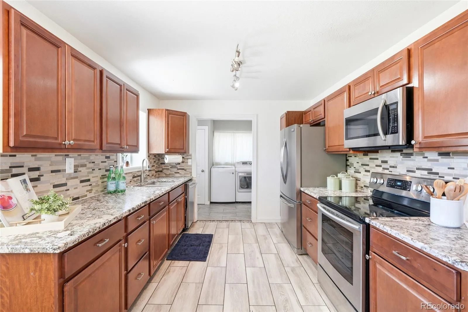 04162026174018 1600 9