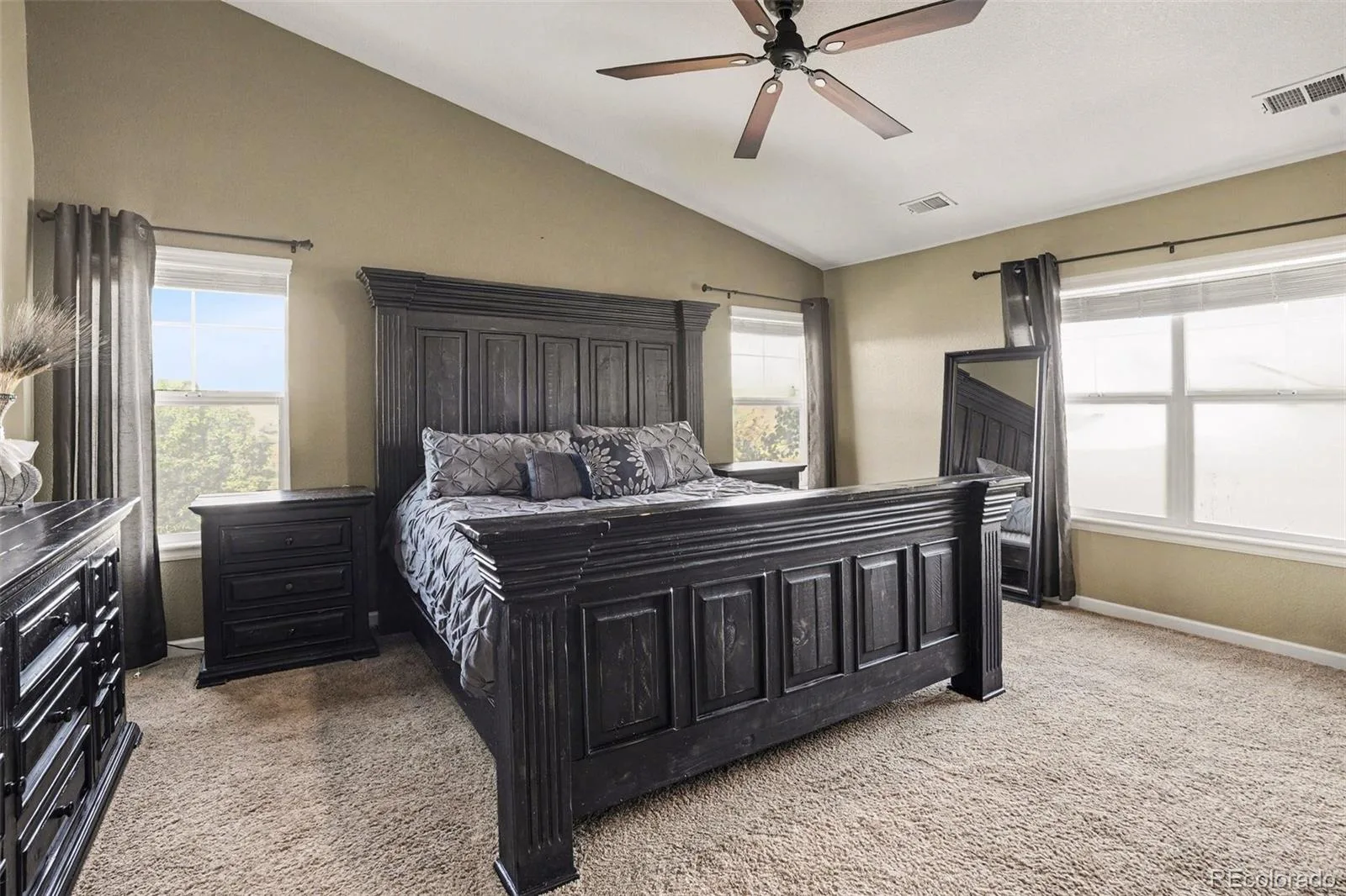 26121 E Orchard Drive Aurora CO 80016 | MLS #REC4207397 10122026150639 1600 20