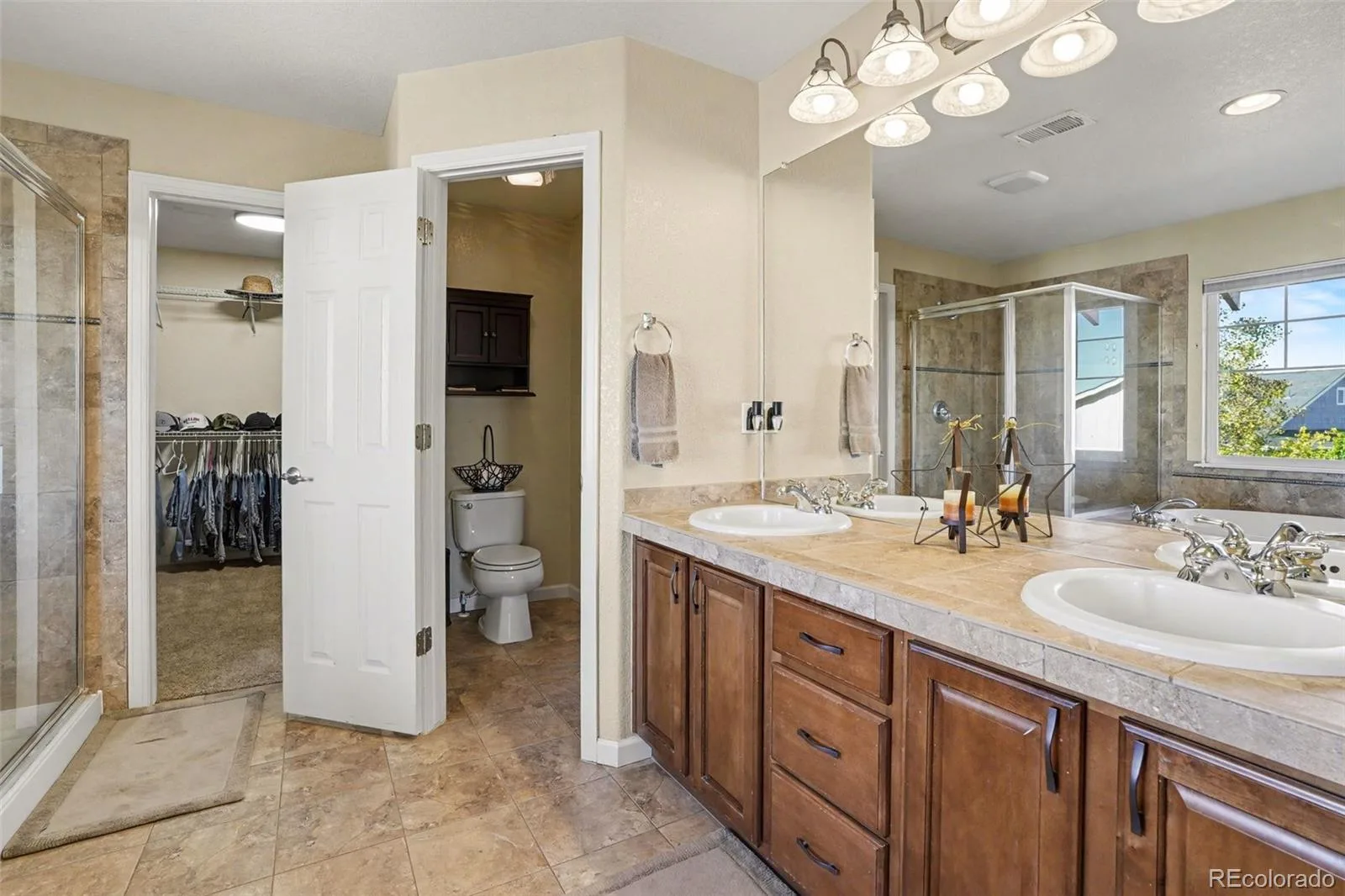 26121 E Orchard Drive Aurora CO 80016 | MLS #REC4207397 10122026150639 1600 22