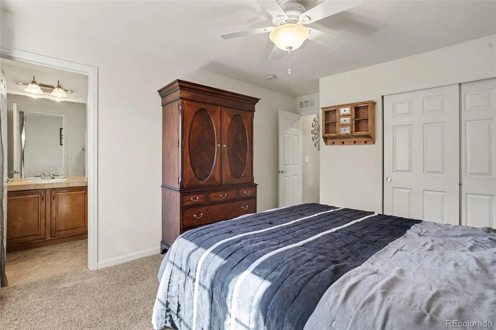 26121 E Orchard Drive Aurora CO 80016 | MLS #REC4207397 10122026150639 1600 24