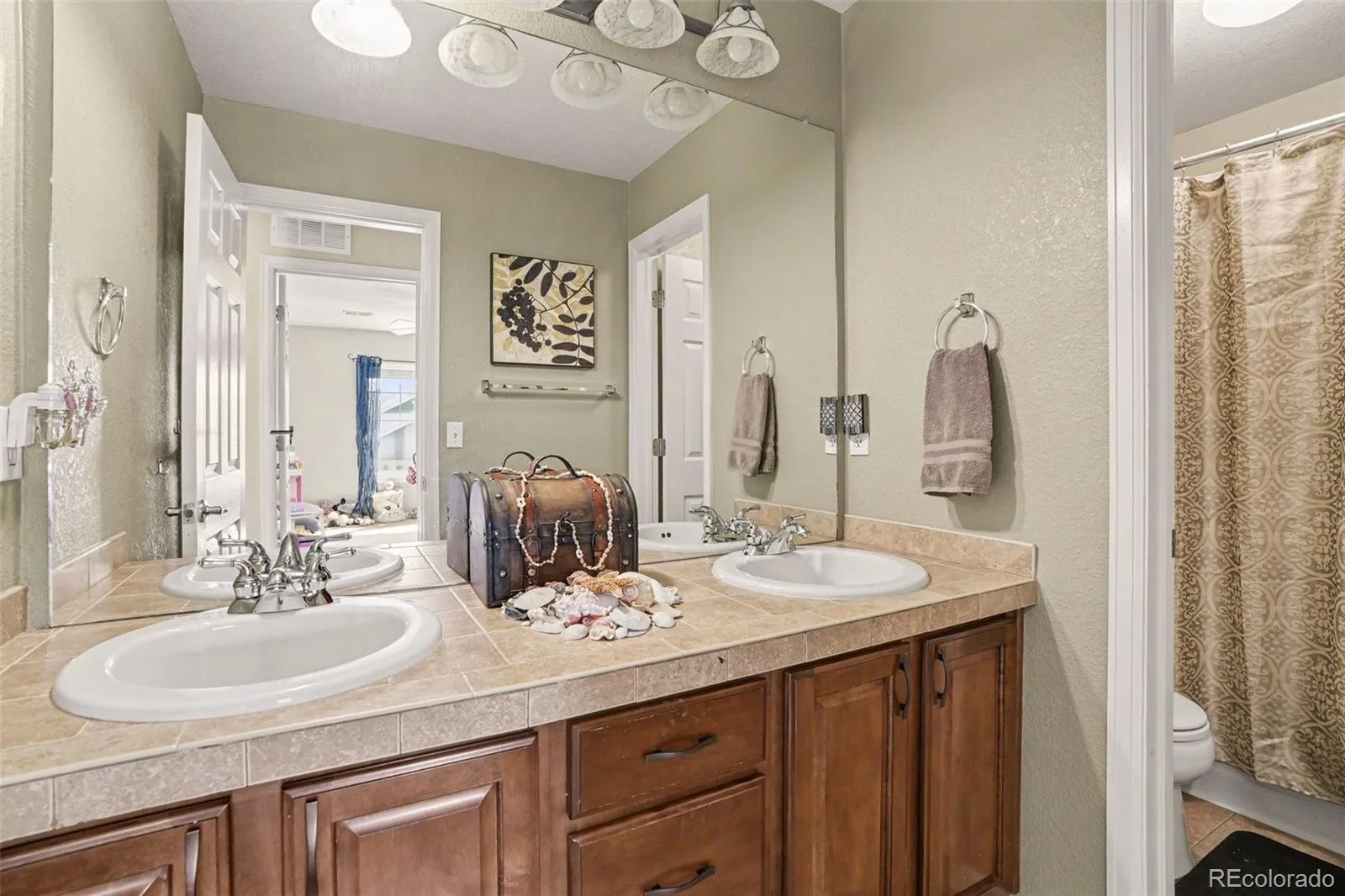 26121 E Orchard Drive Aurora CO 80016 | MLS #REC4207397 10122026150639 1600 26
