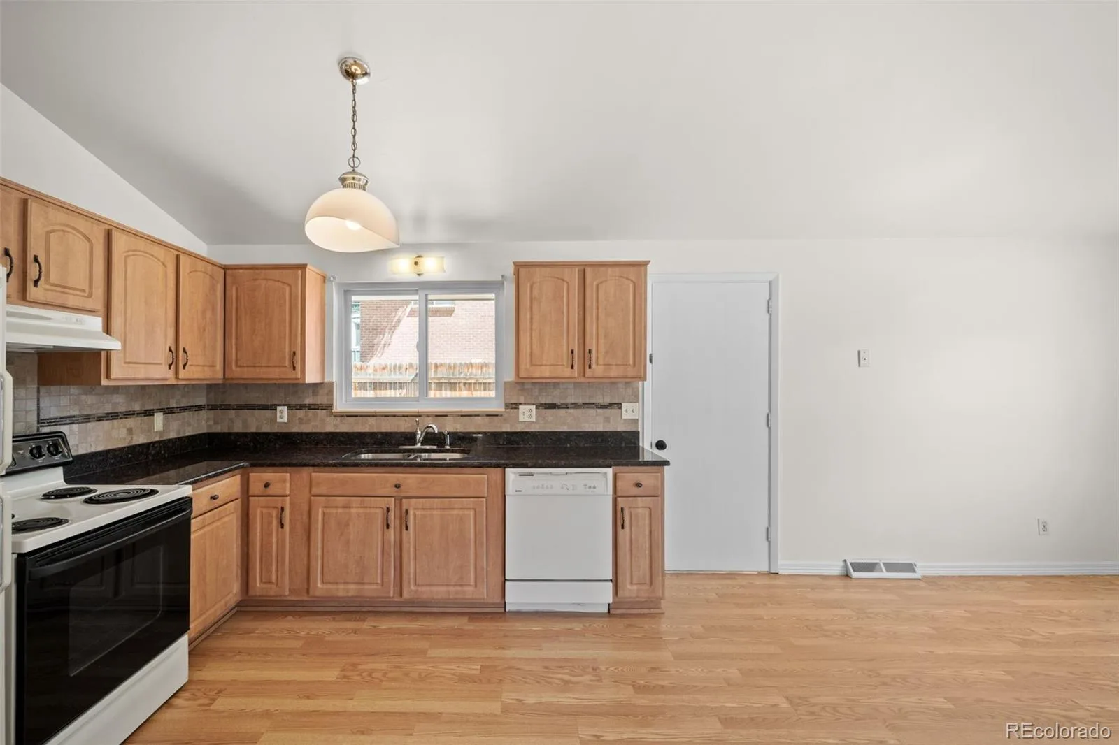1521 Utah Street Golden CO 80401 MLS #REC4207979 06112026172835 1600 11