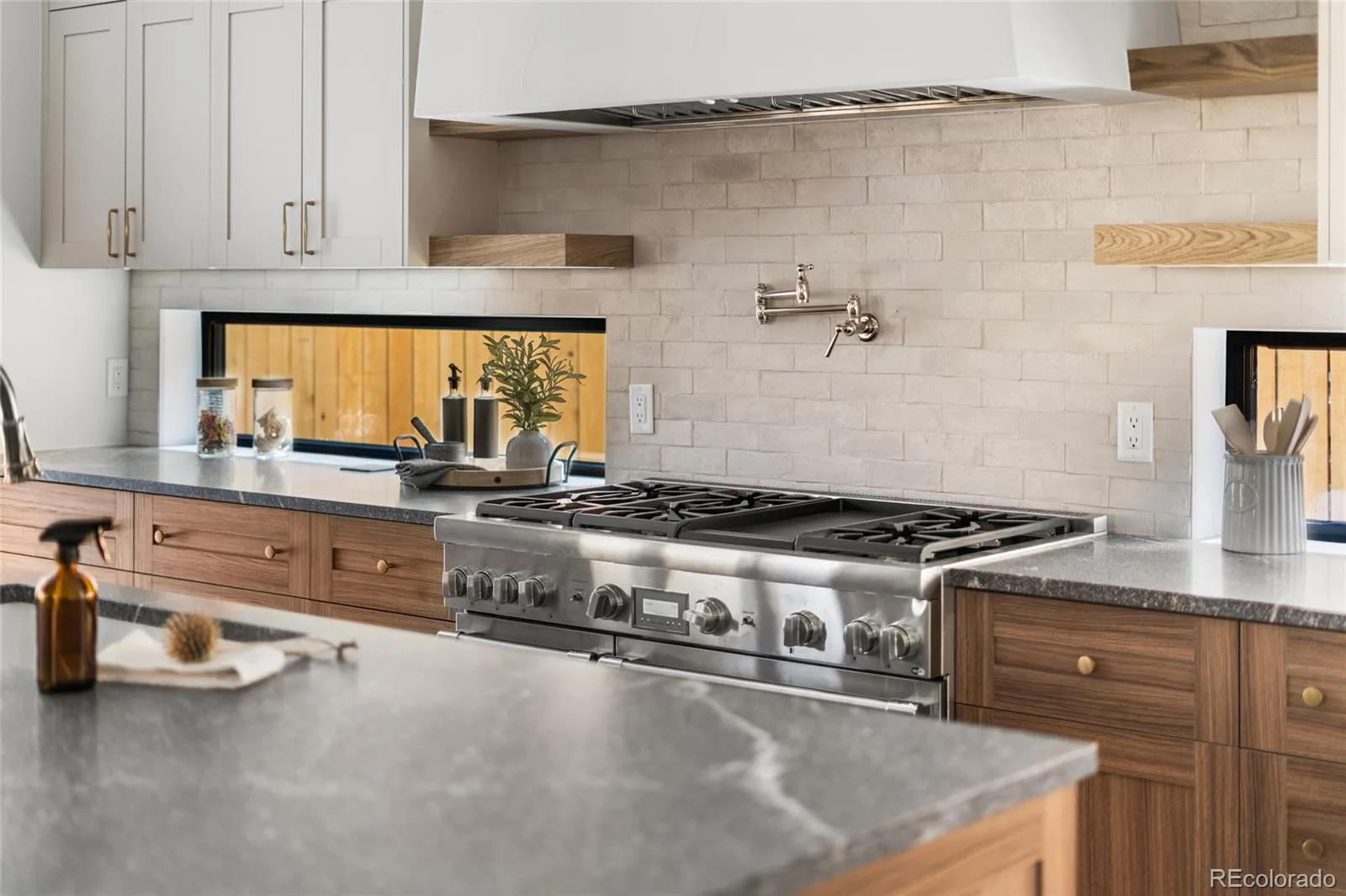 04092026223541 1600 12