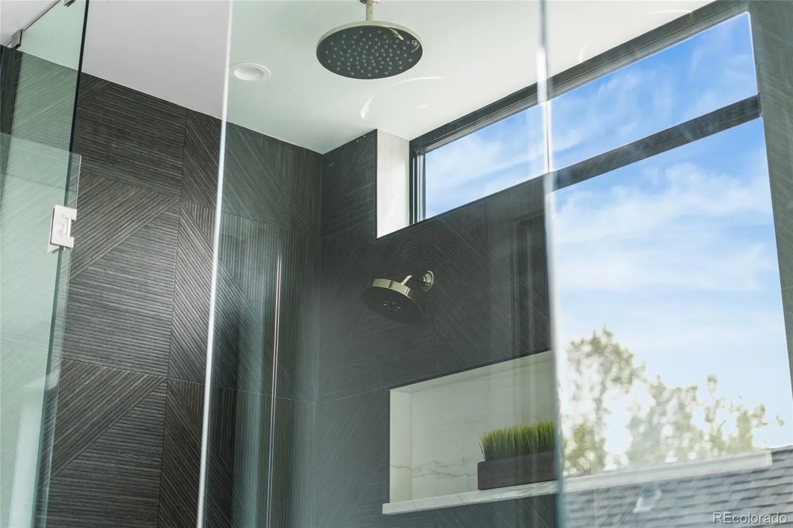 04092026223541 1600 22