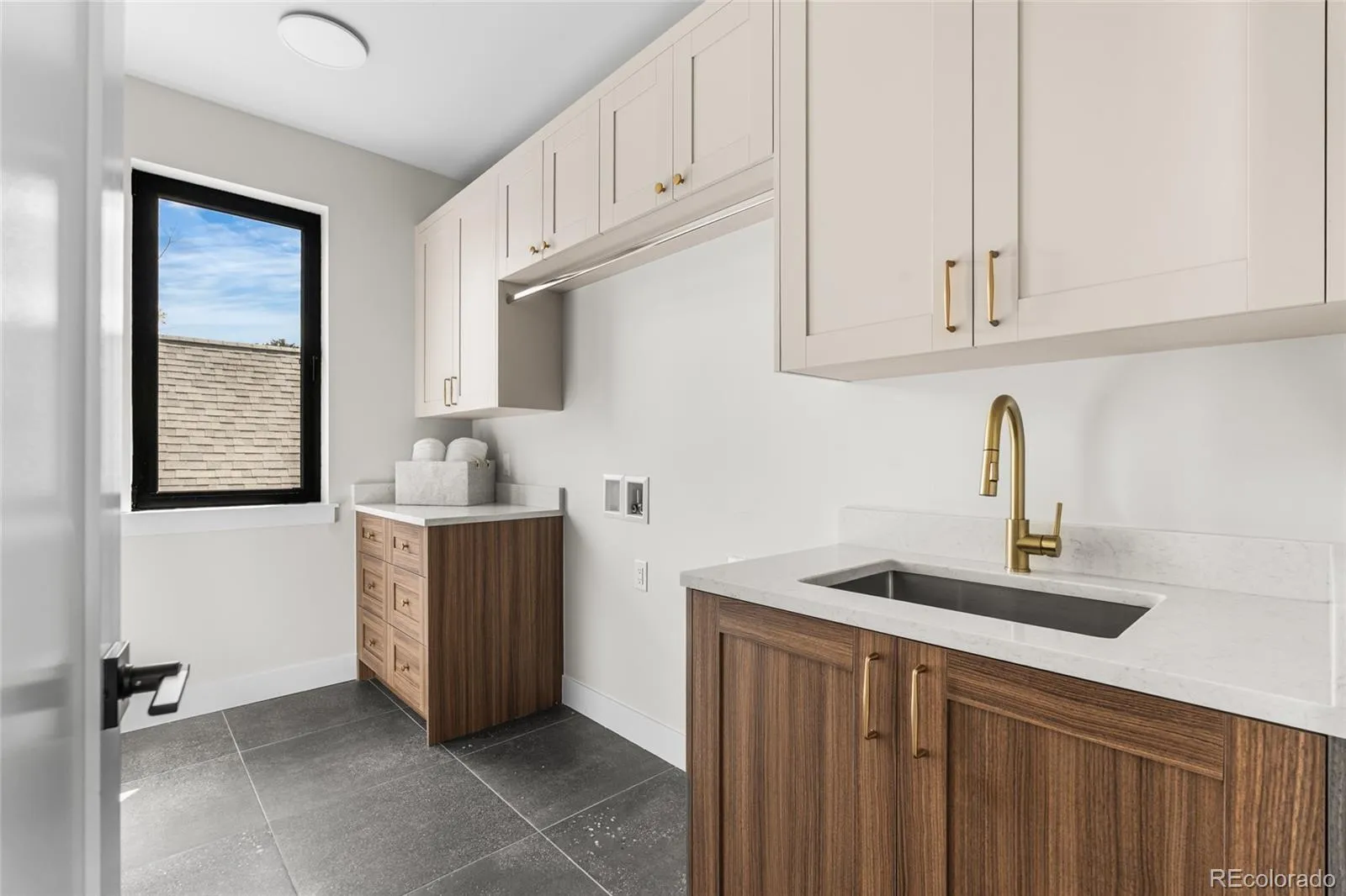 04092026223541 1600 25