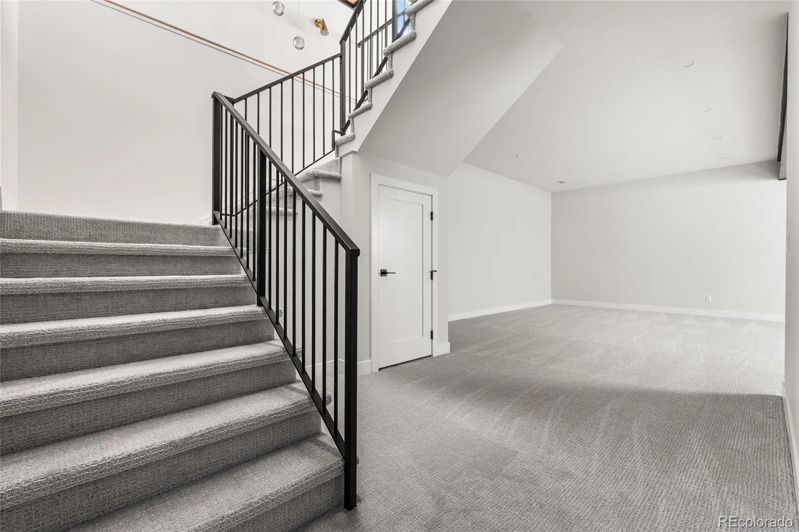 04092026223541 1600 32