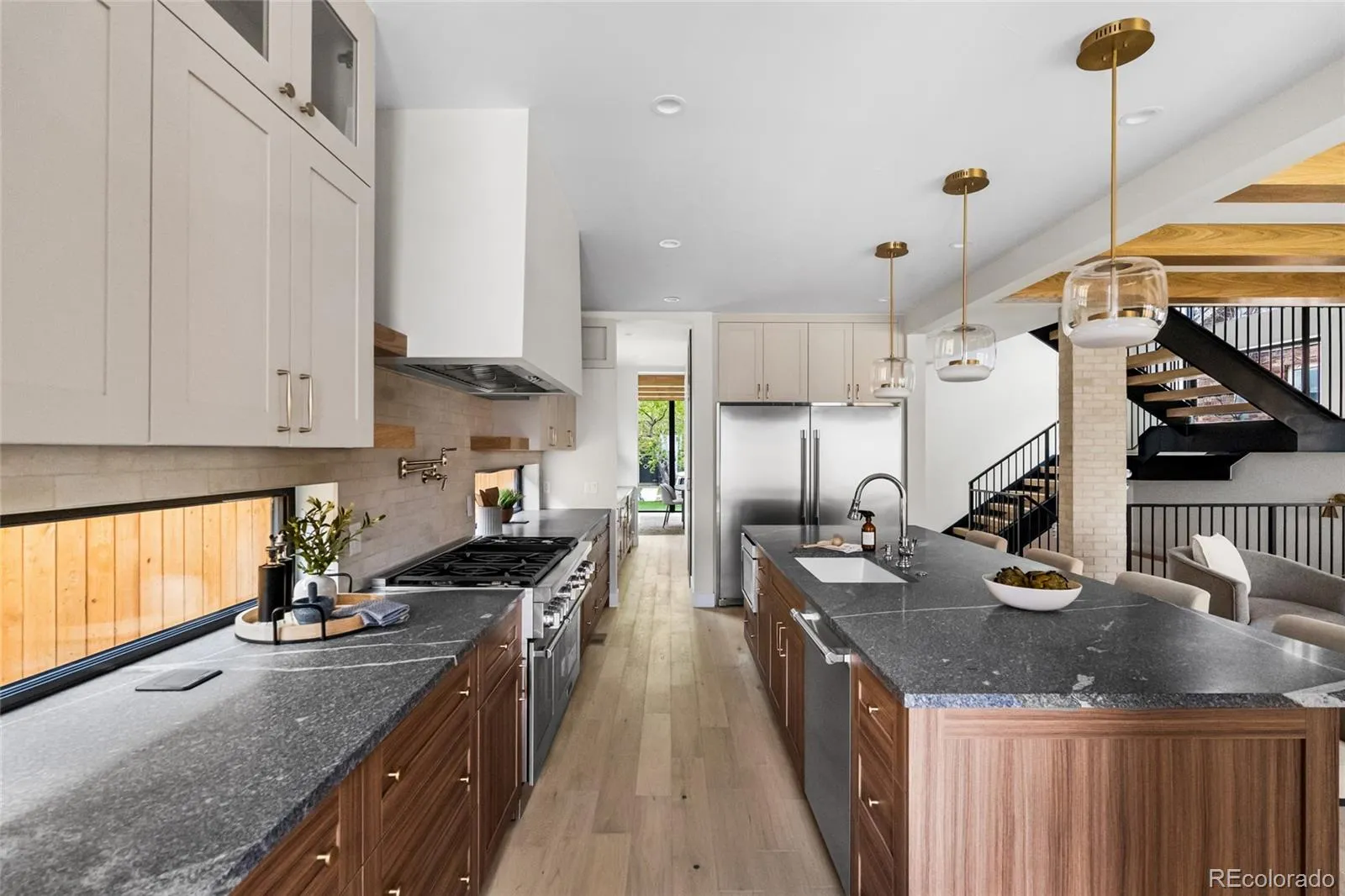 04092026223541 1600 8