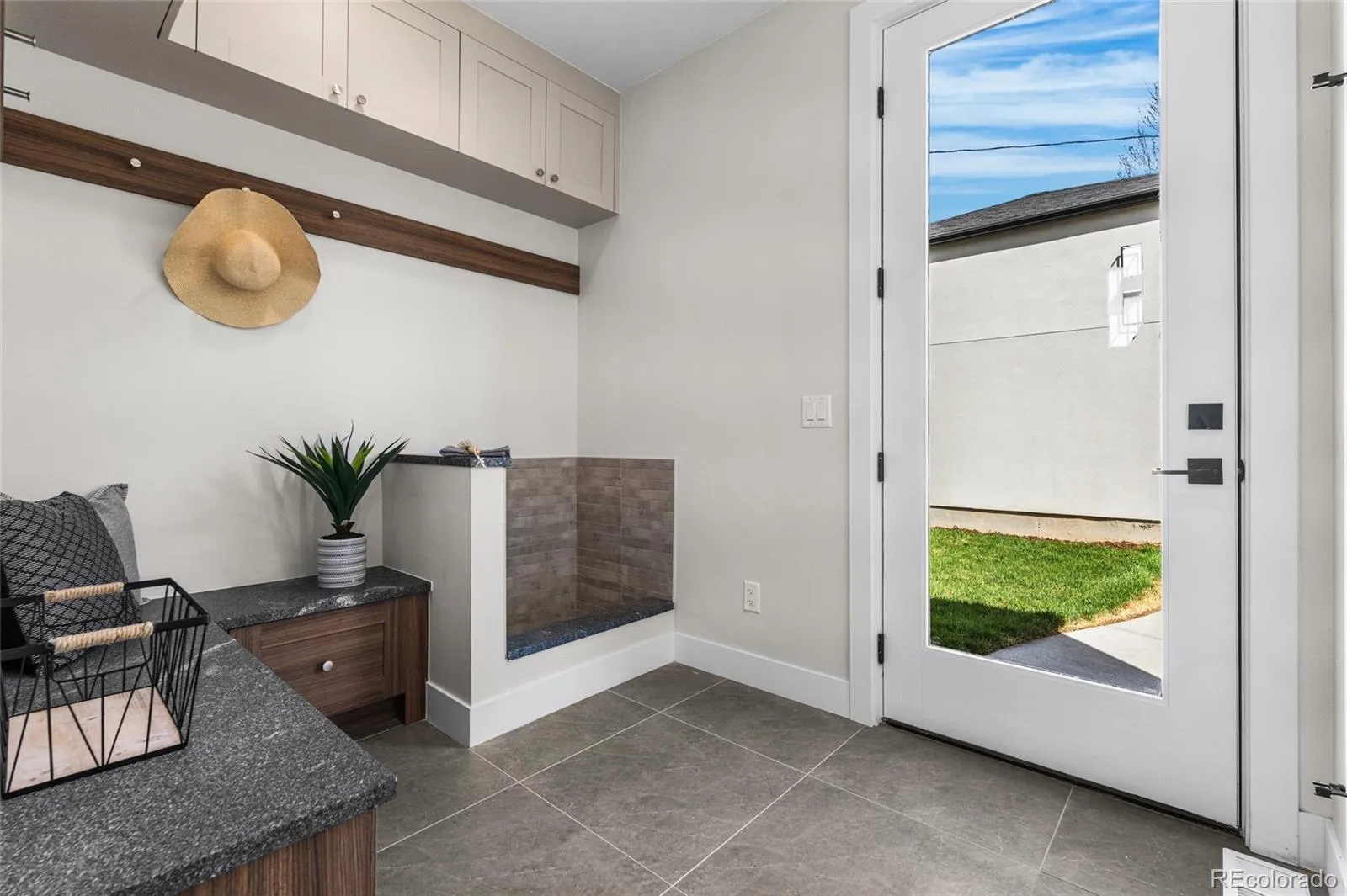 04092026223541 1600 9