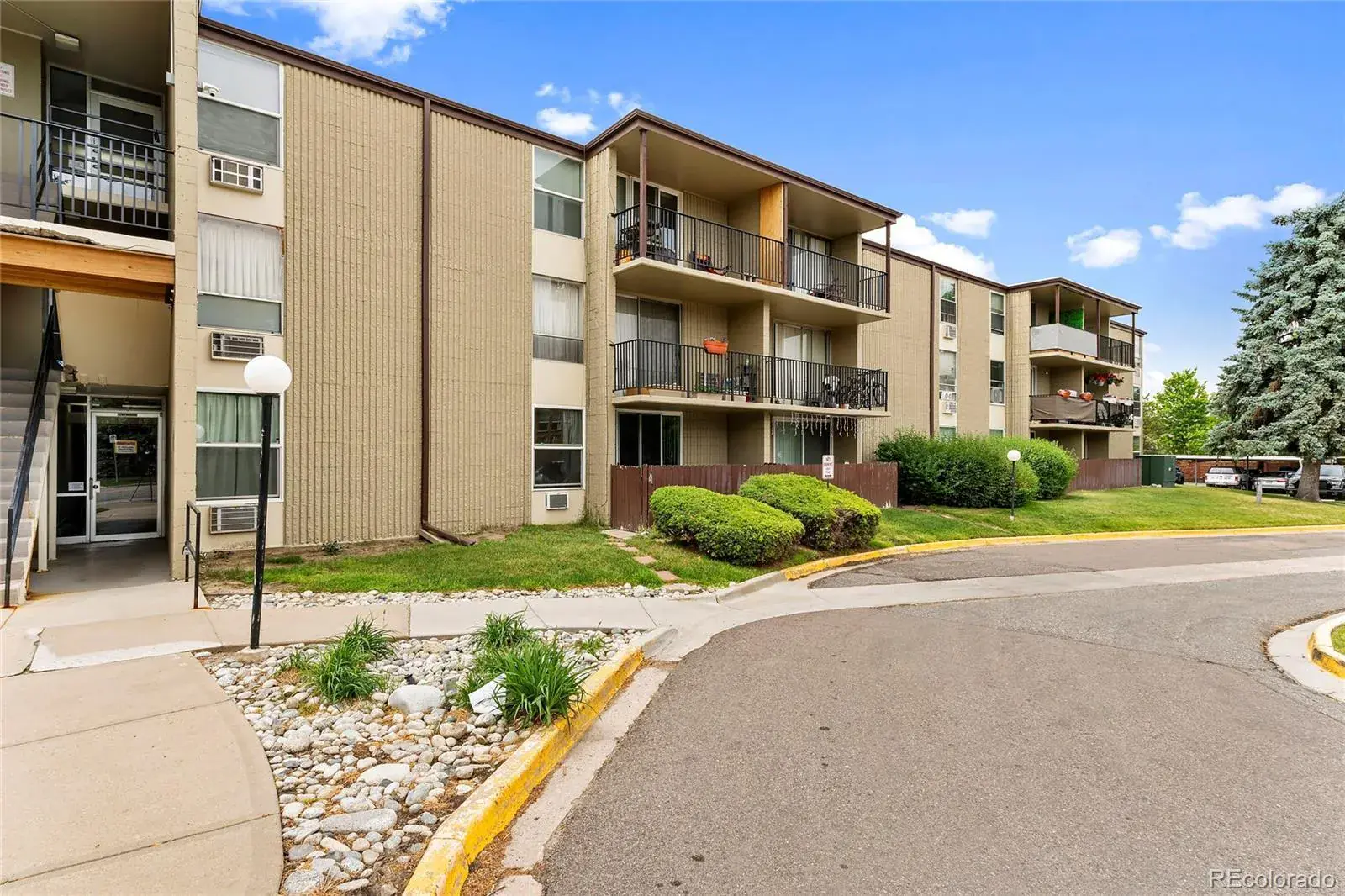 2231 S Vaughn Way #118B Aurora CO 80014 MLS #REC4210370 12182025013510 1600 24