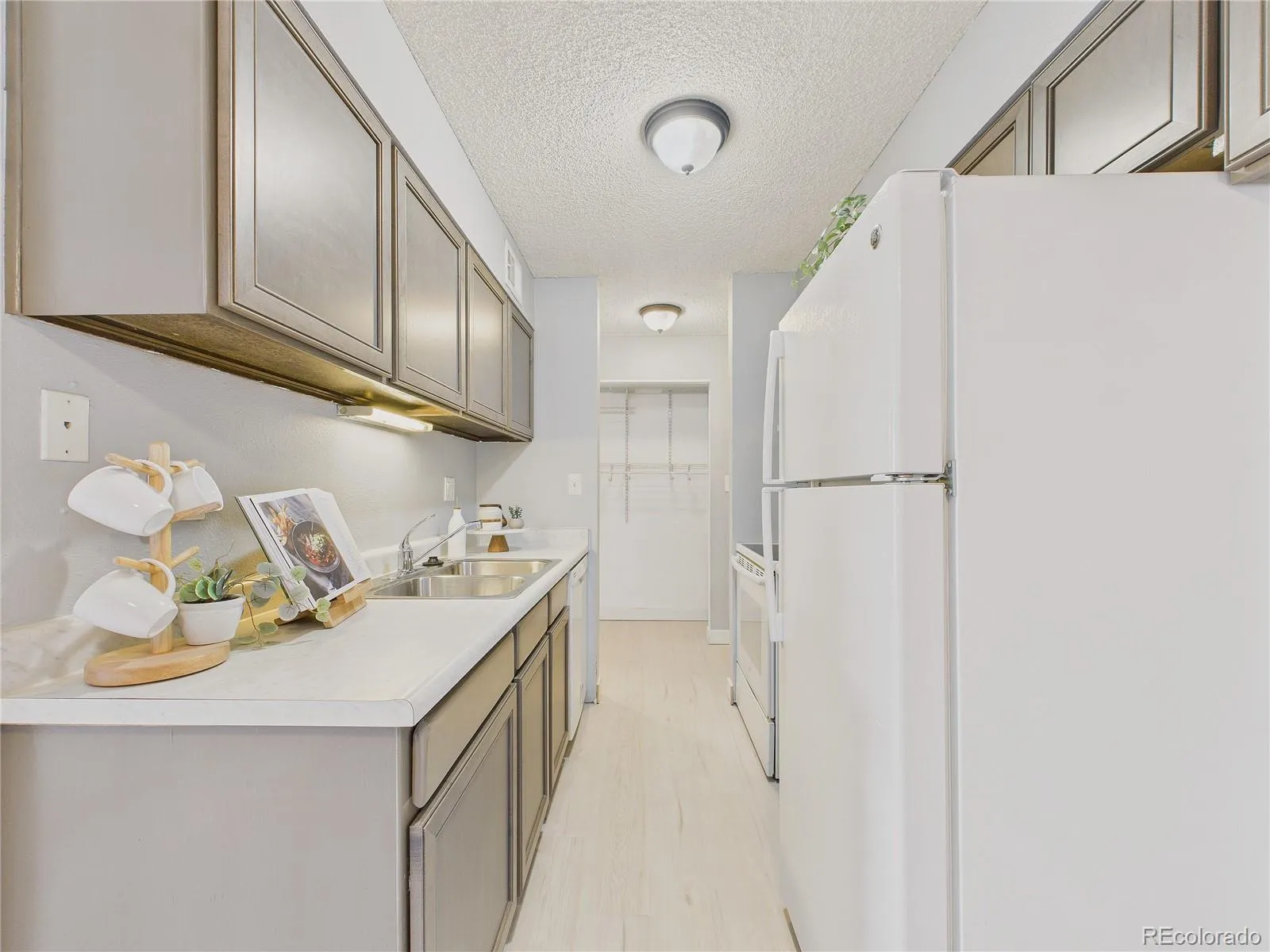 190 E Highline Circle #302 Centennial CO 80122 MLS #REC4212003 05192026202516 1600 10