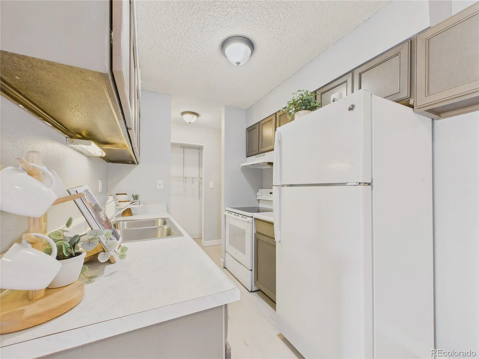 190 E Highline Circle #302 Centennial CO 80122 MLS #REC4212003 05192026202516 1600 11