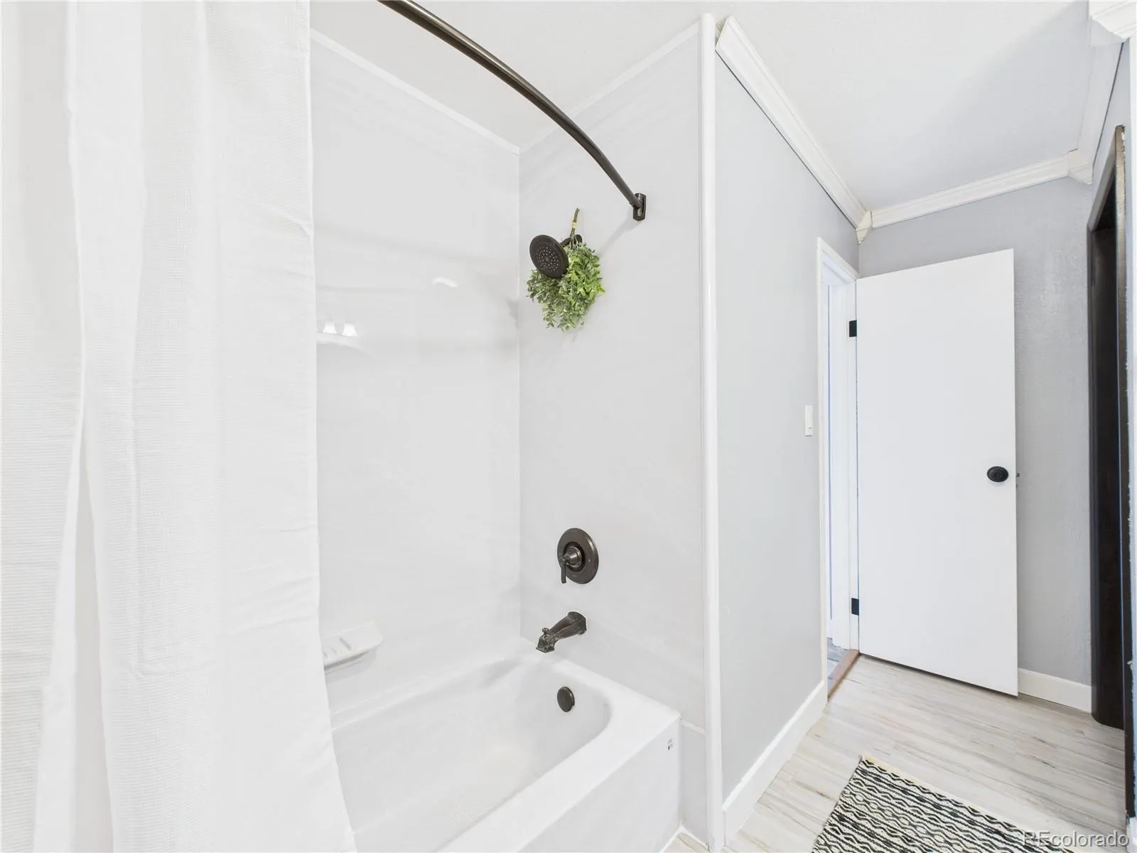190 E Highline Circle #302 Centennial CO 80122 MLS #REC4212003 05192026202516 1600 24