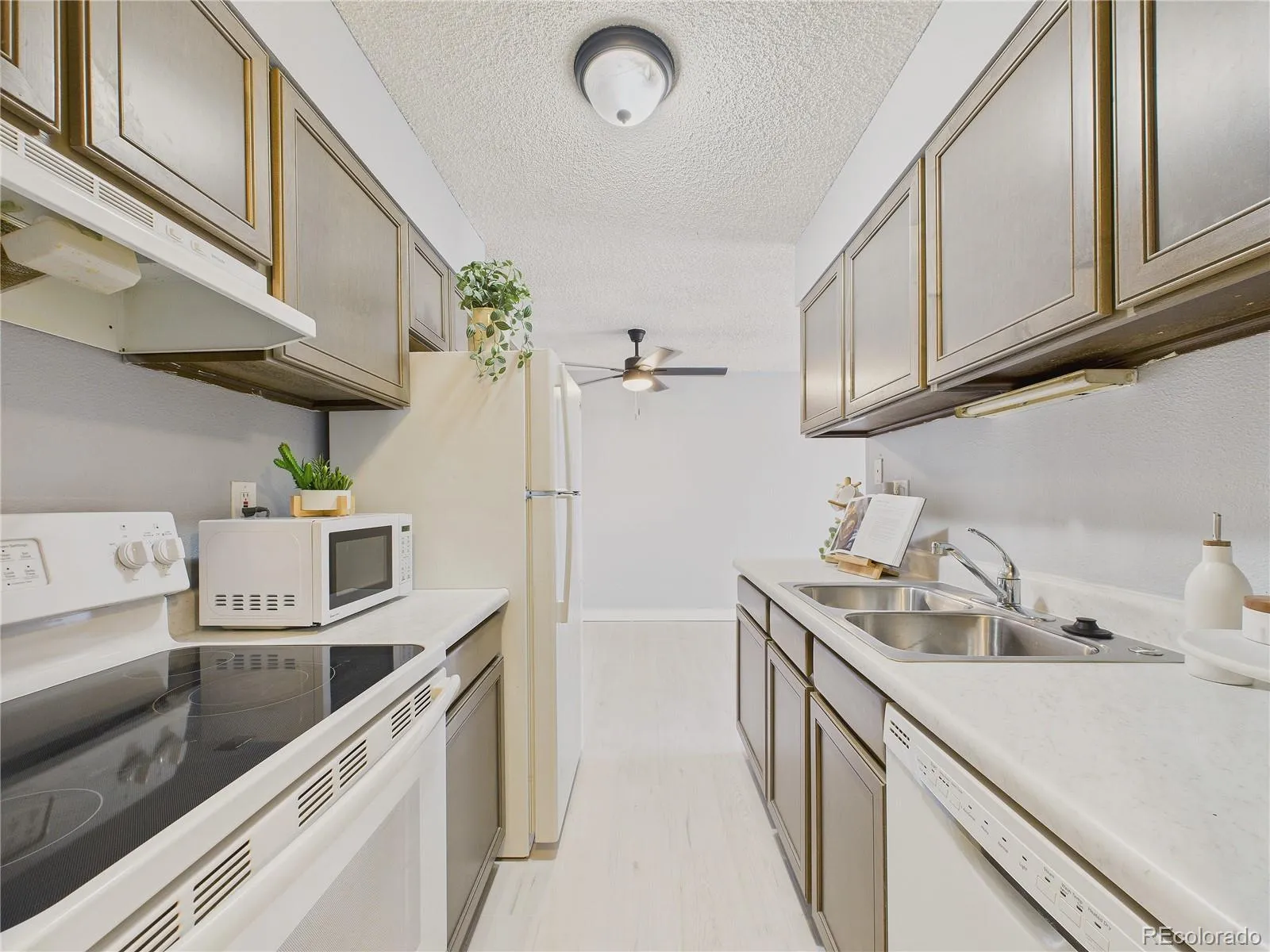 190 E Highline Circle #302 Centennial CO 80122 MLS #REC4212003 05192026202516 1600 7