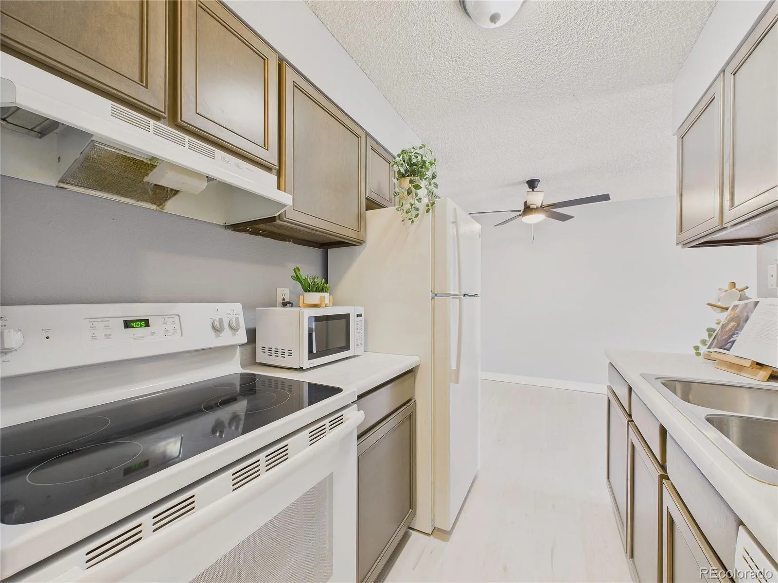 190 E Highline Circle #302 Centennial CO 80122 MLS #REC4212003 05192026202516 1600 9
