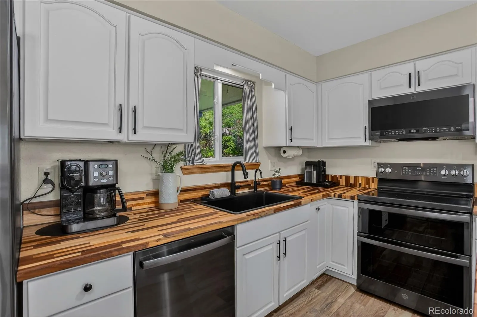 6937 Pierce Street Arvada CO 80003 MLS #REC4212499 05242026213812 1600 4