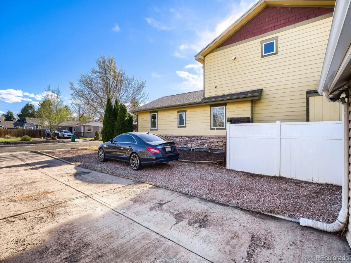 2263 W Parkhill Avenue Littleton CO 80120 MLS #REC4214140 05182026194749 1200 37