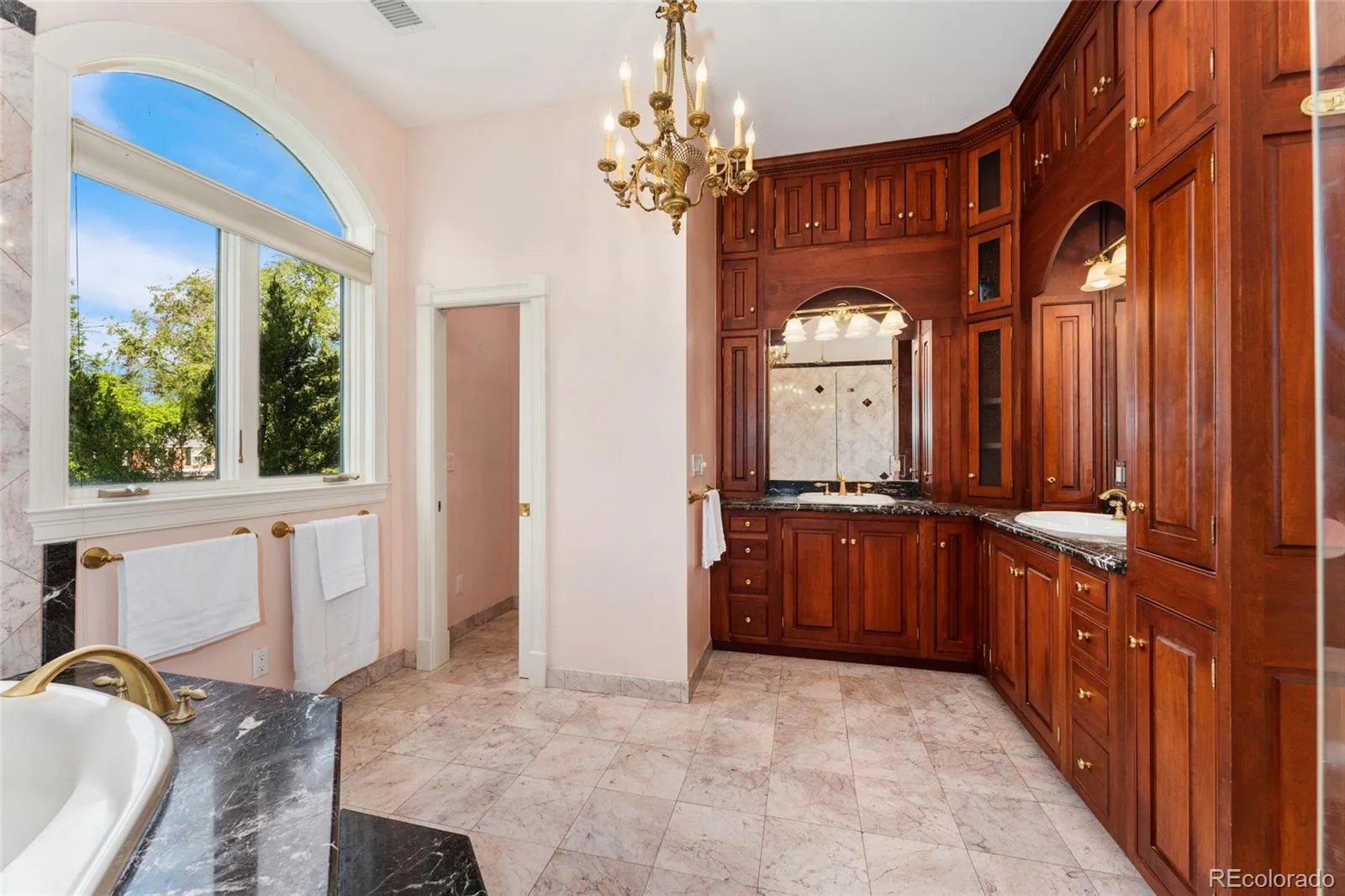 6901 E 12th Avenue Denver CO 80220 | MLS #REC4217728 08242026202145 1600 21