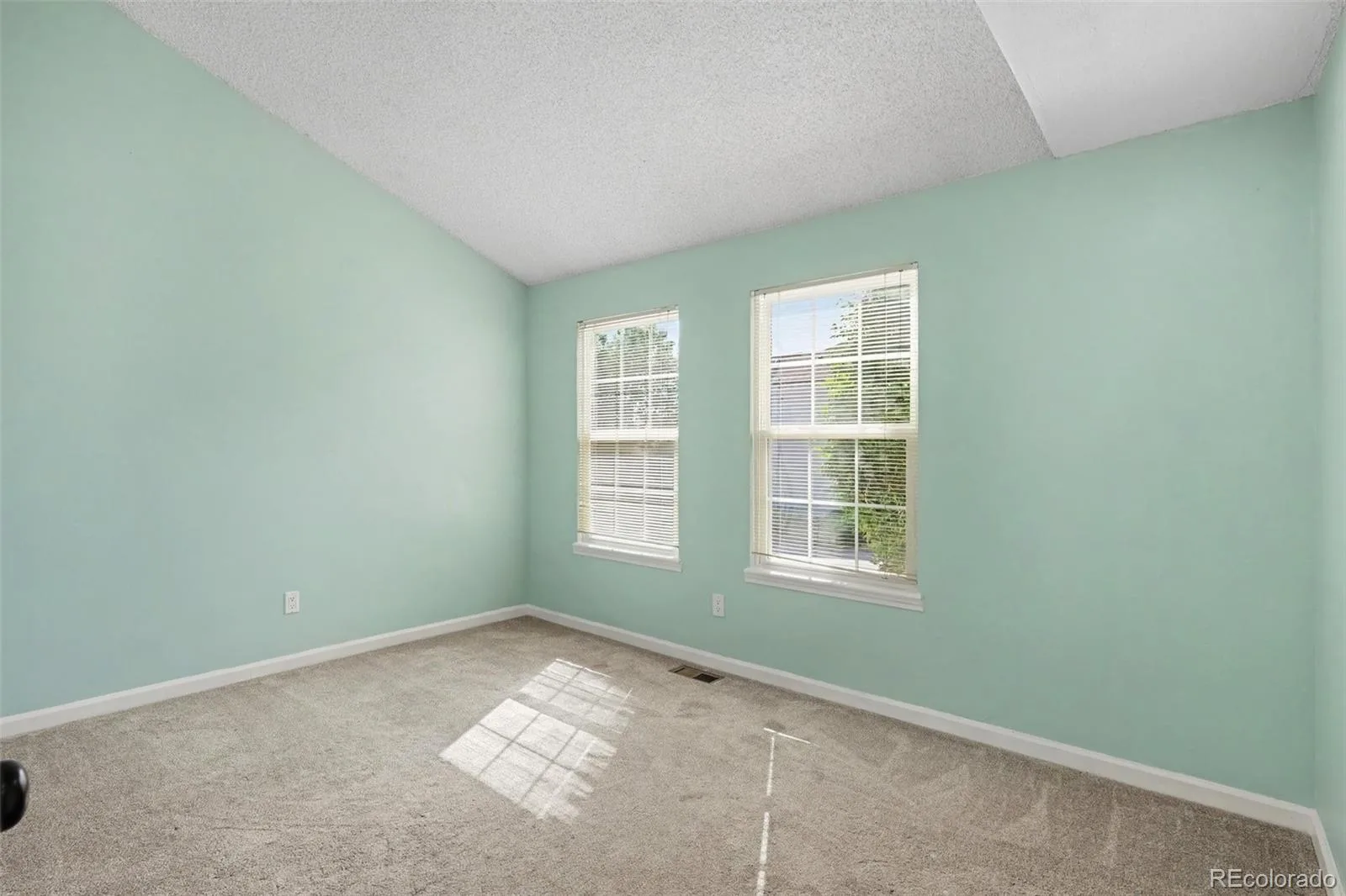 4646 S Dillon Court #A Aurora CO 80015 | MLS #REC4228250 08202026234413 1600 19