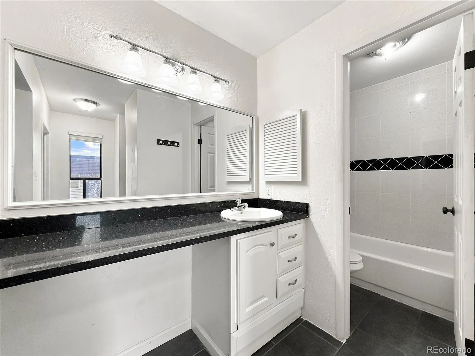 1050 S Monaco St Parkway Denver CO 80224 | MLS #REC4230455 10152026061839 1600 25