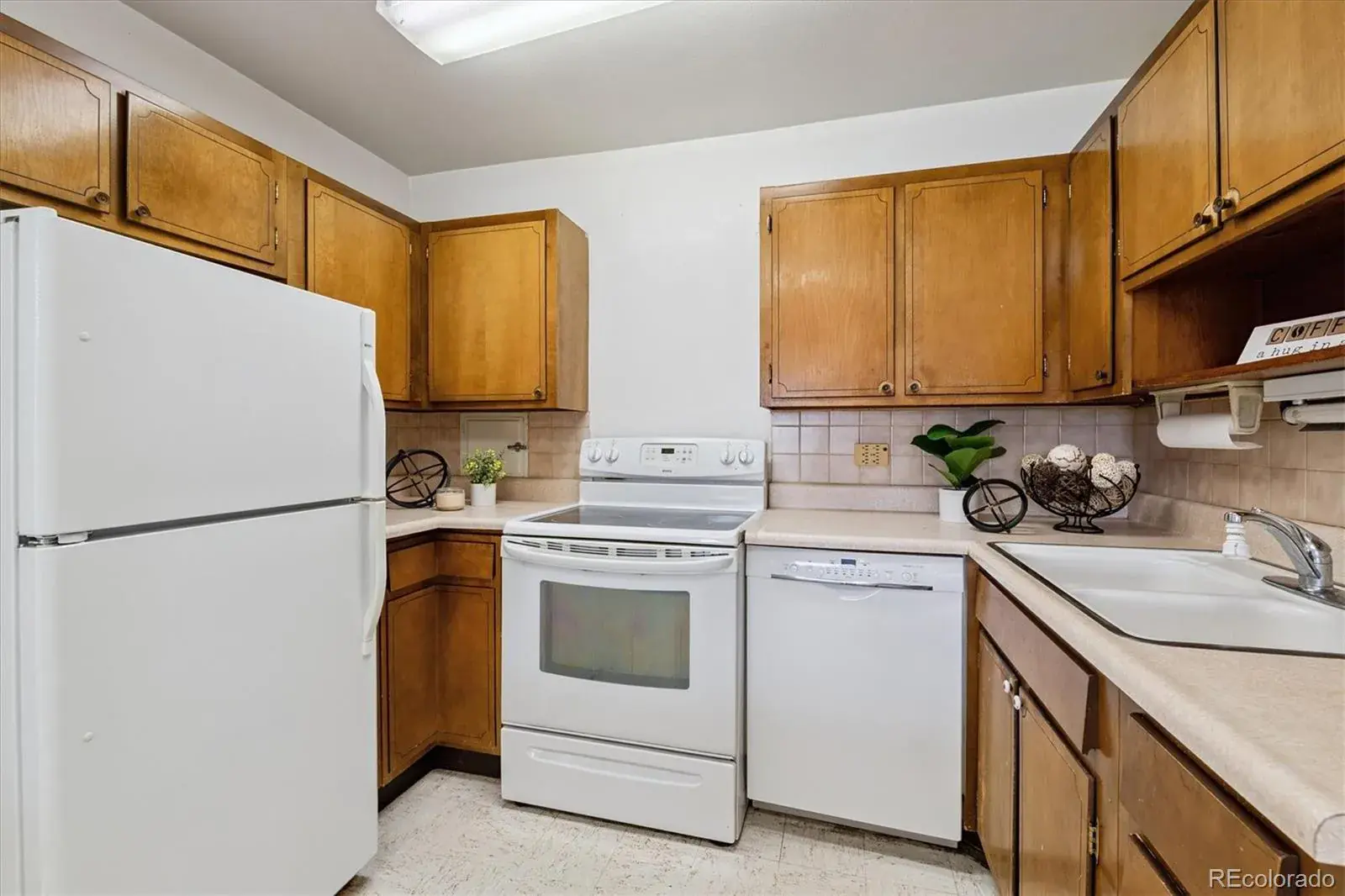 610 S Clinton Street #10B Denver CO 80247 MLS #REC4232368 02022026043434 1600 1